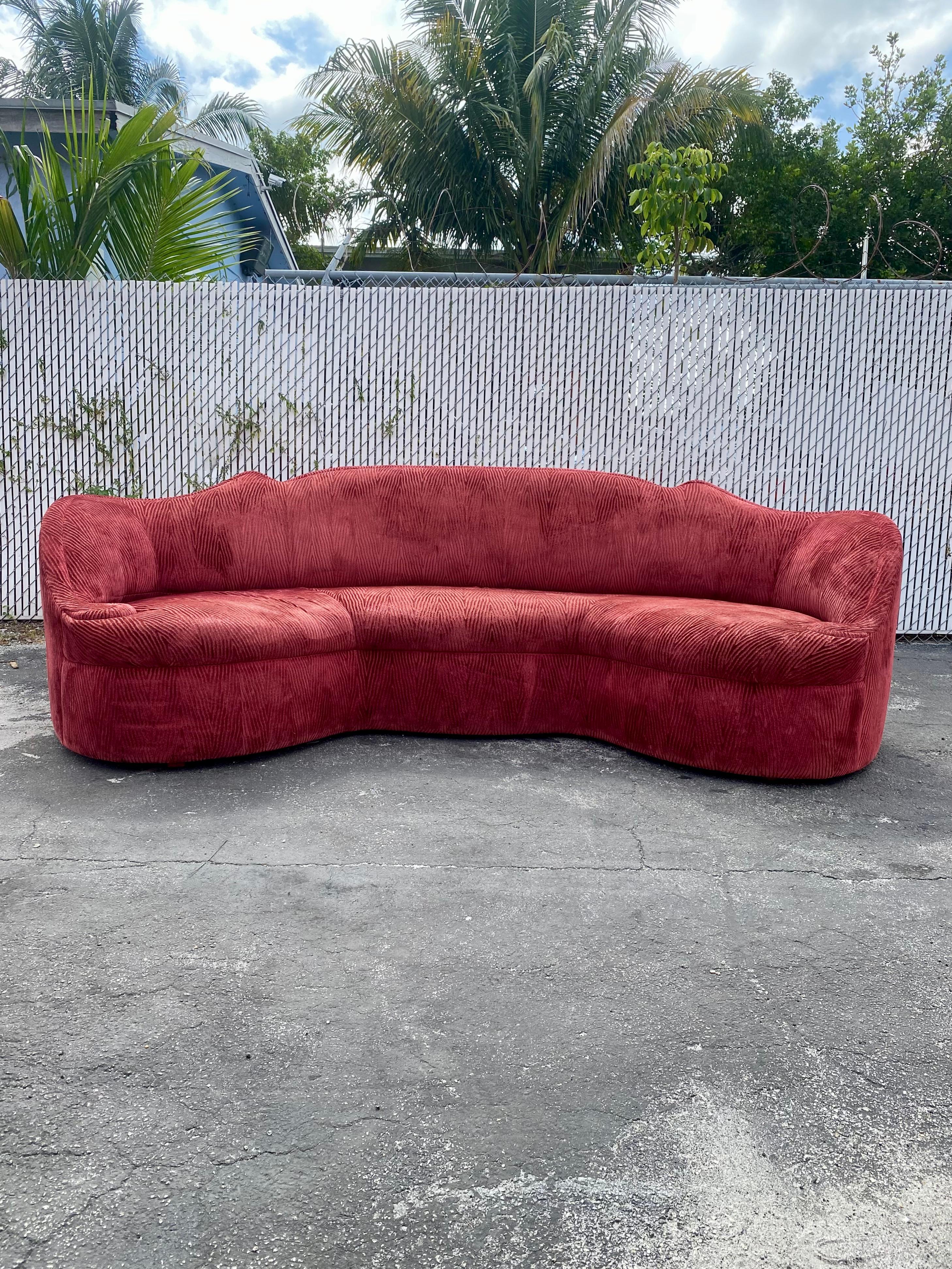 On offer on this occasion is one of the most stunning sofa you could hope to find. This is an ultra-rare opportunity to acquire what is, unequivocally, the best of the best, it being a most spectacular and beautifully-presented sectional.