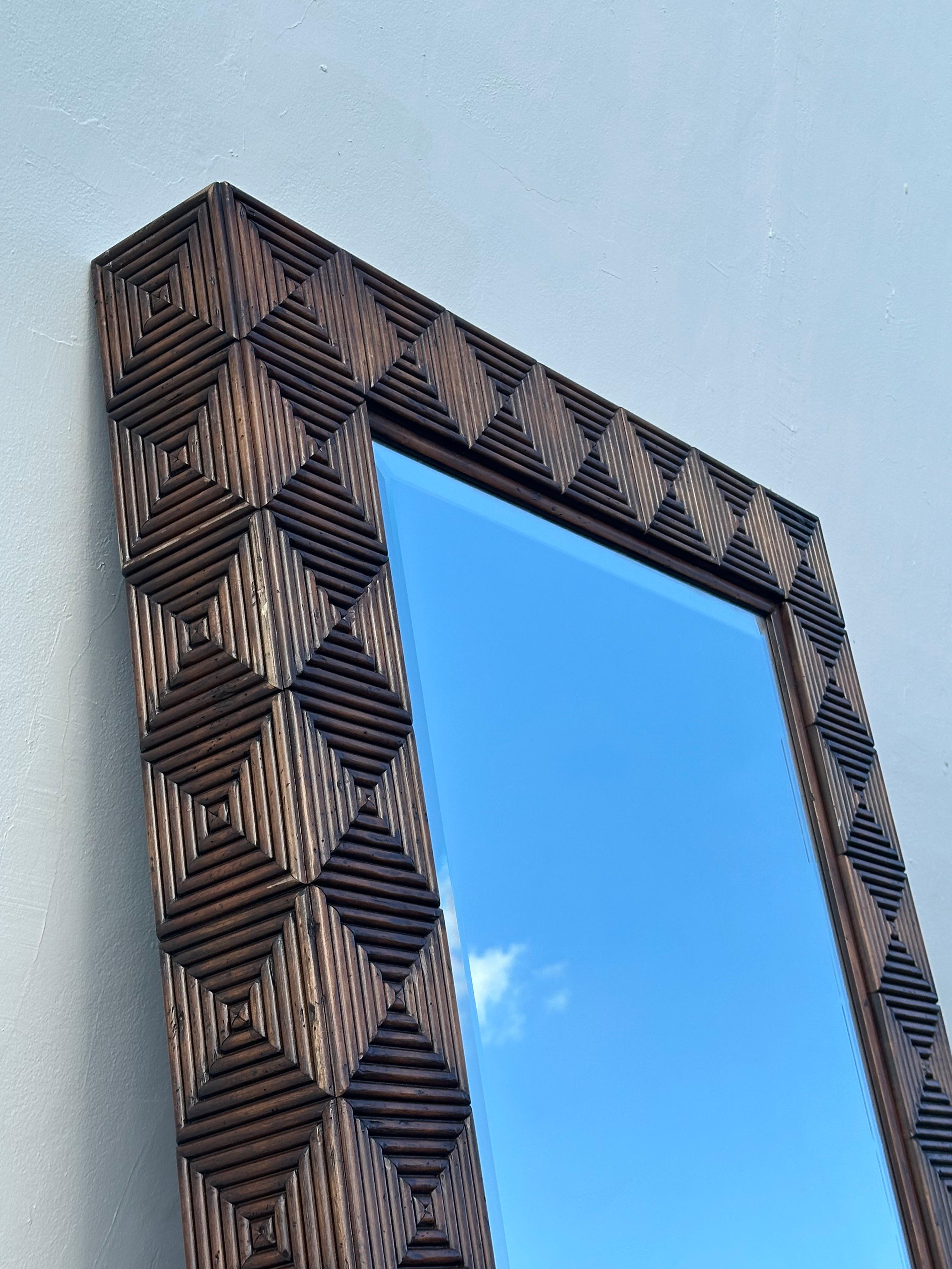 Specchio da terra monumentale in rattan e noce stile McGuire degli anni '70 in vendita 4