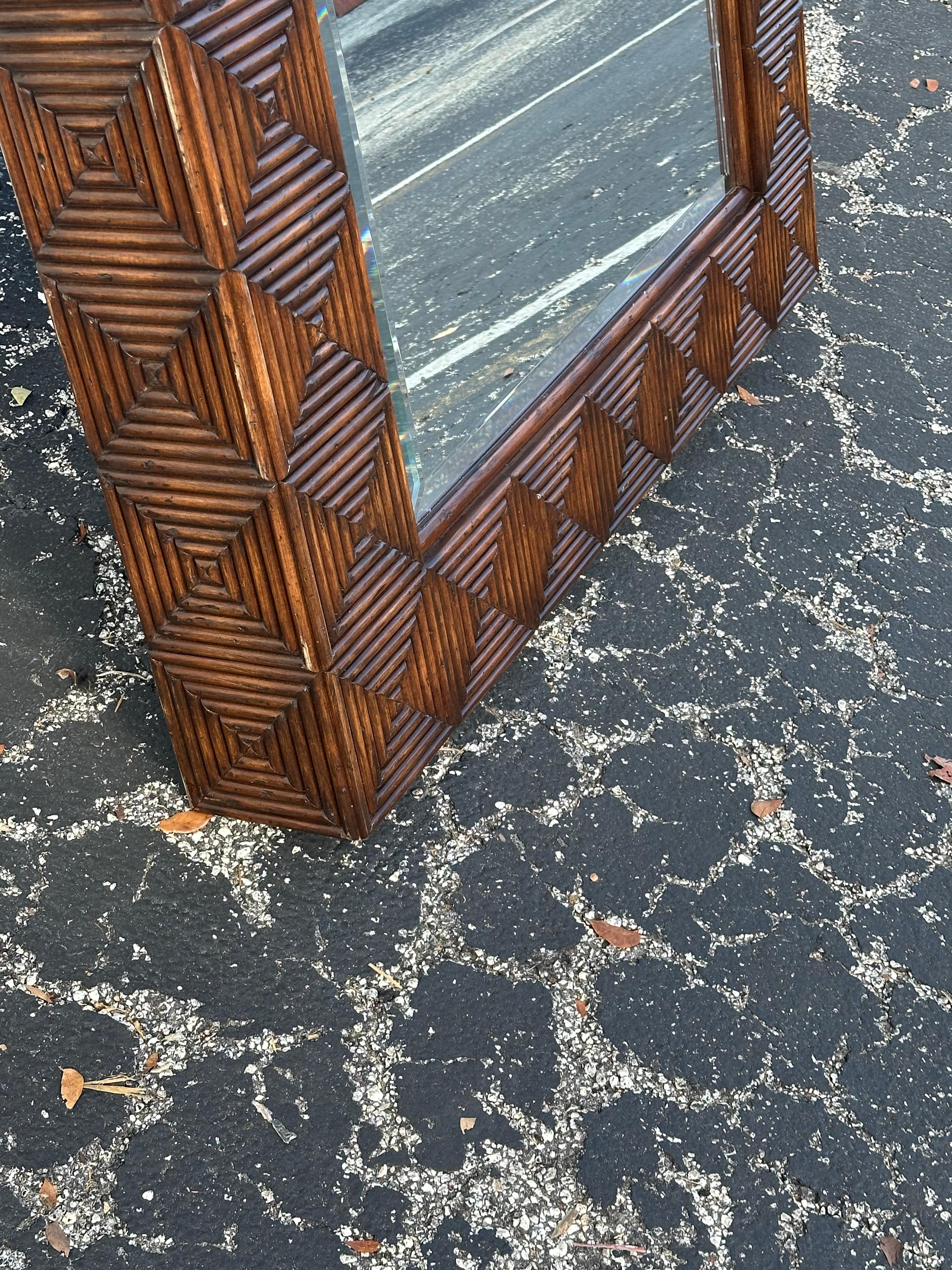 Specchio da terra monumentale in rattan e noce stile McGuire degli anni '70 in vendita 1