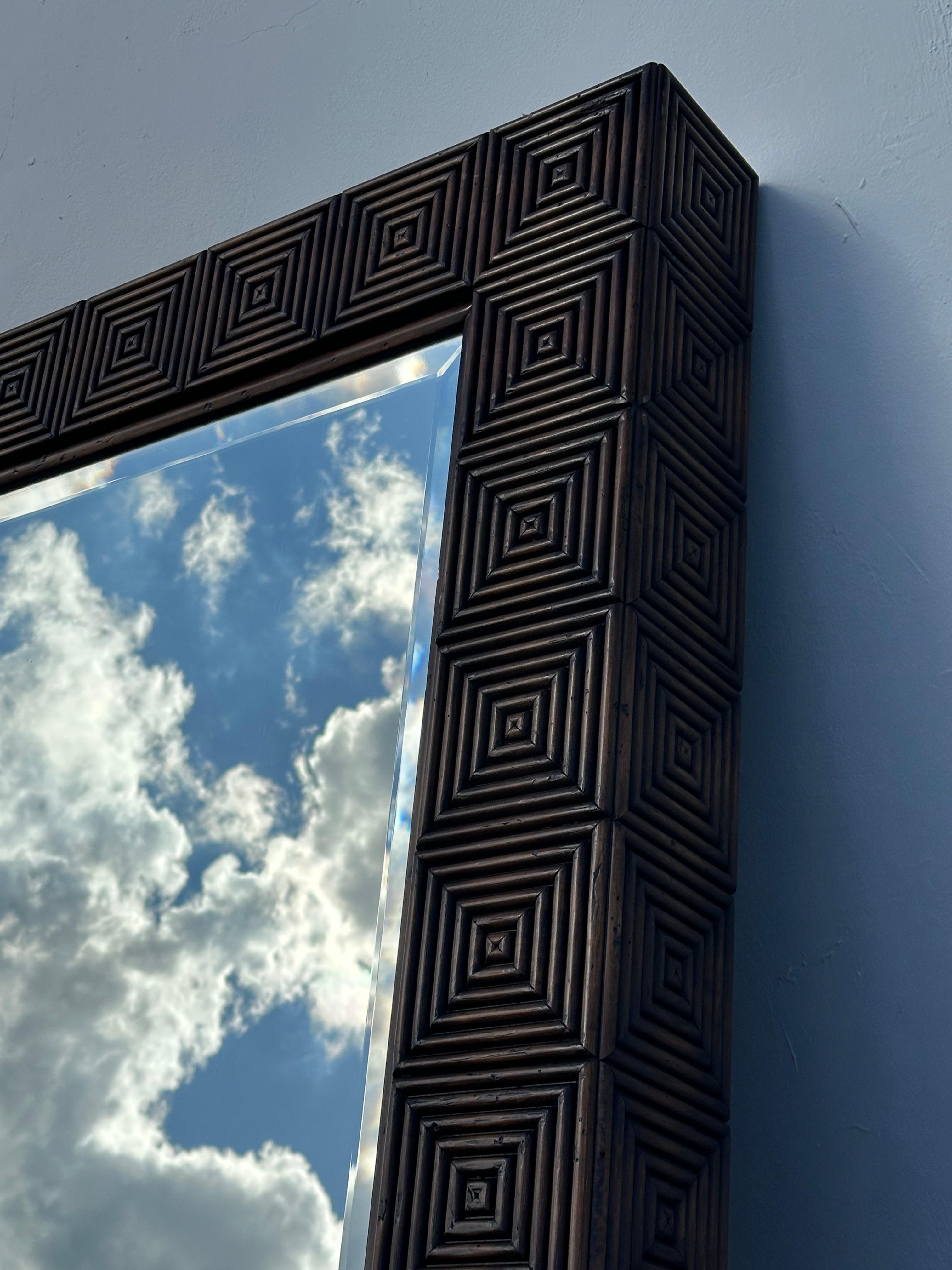 Specchio da terra monumentale in rattan e noce stile McGuire degli anni '70 in vendita 3