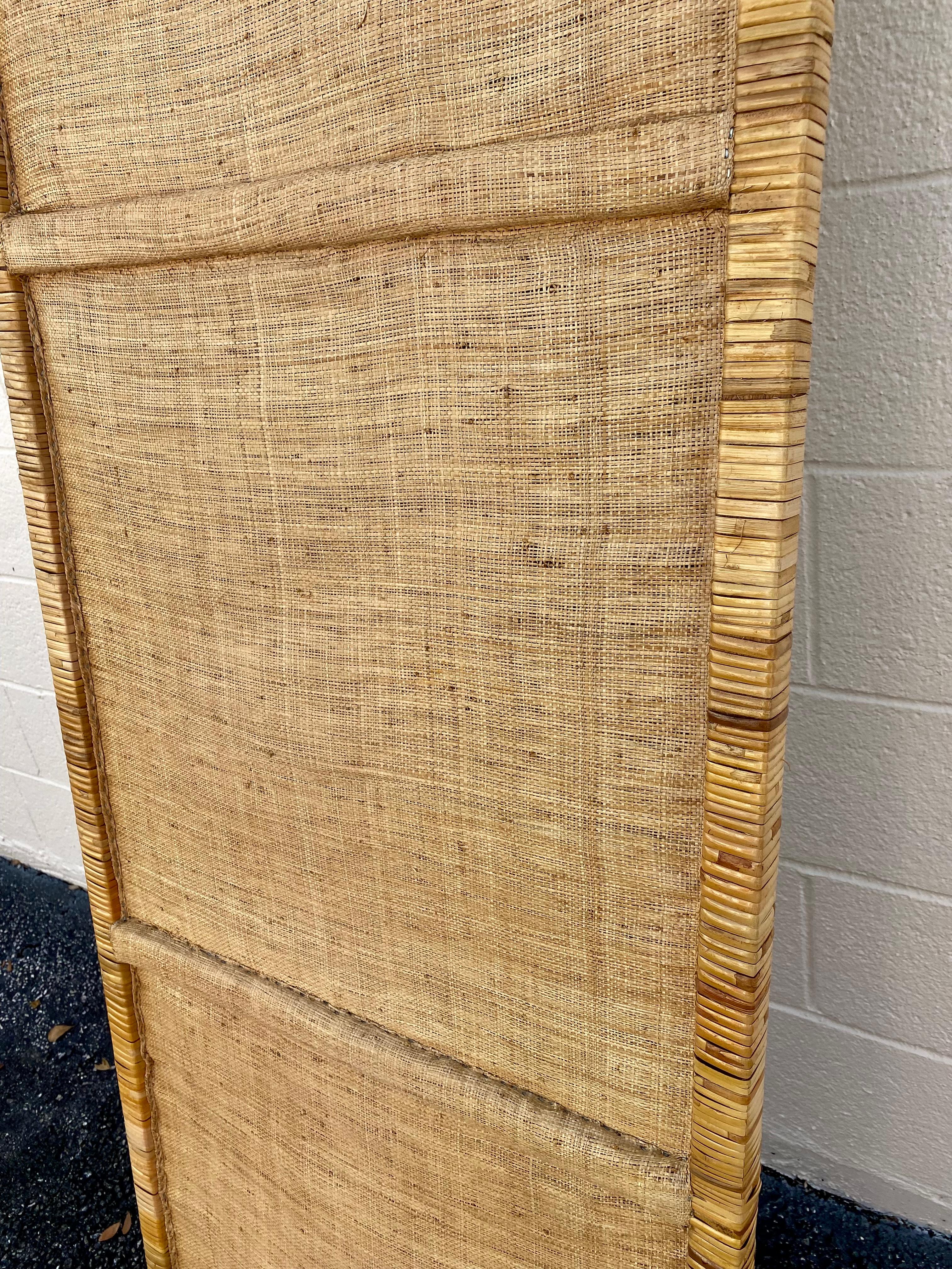 Specchio da parete a pavimento in vimini e rattan monumentale degli anni '70 in vendita 8