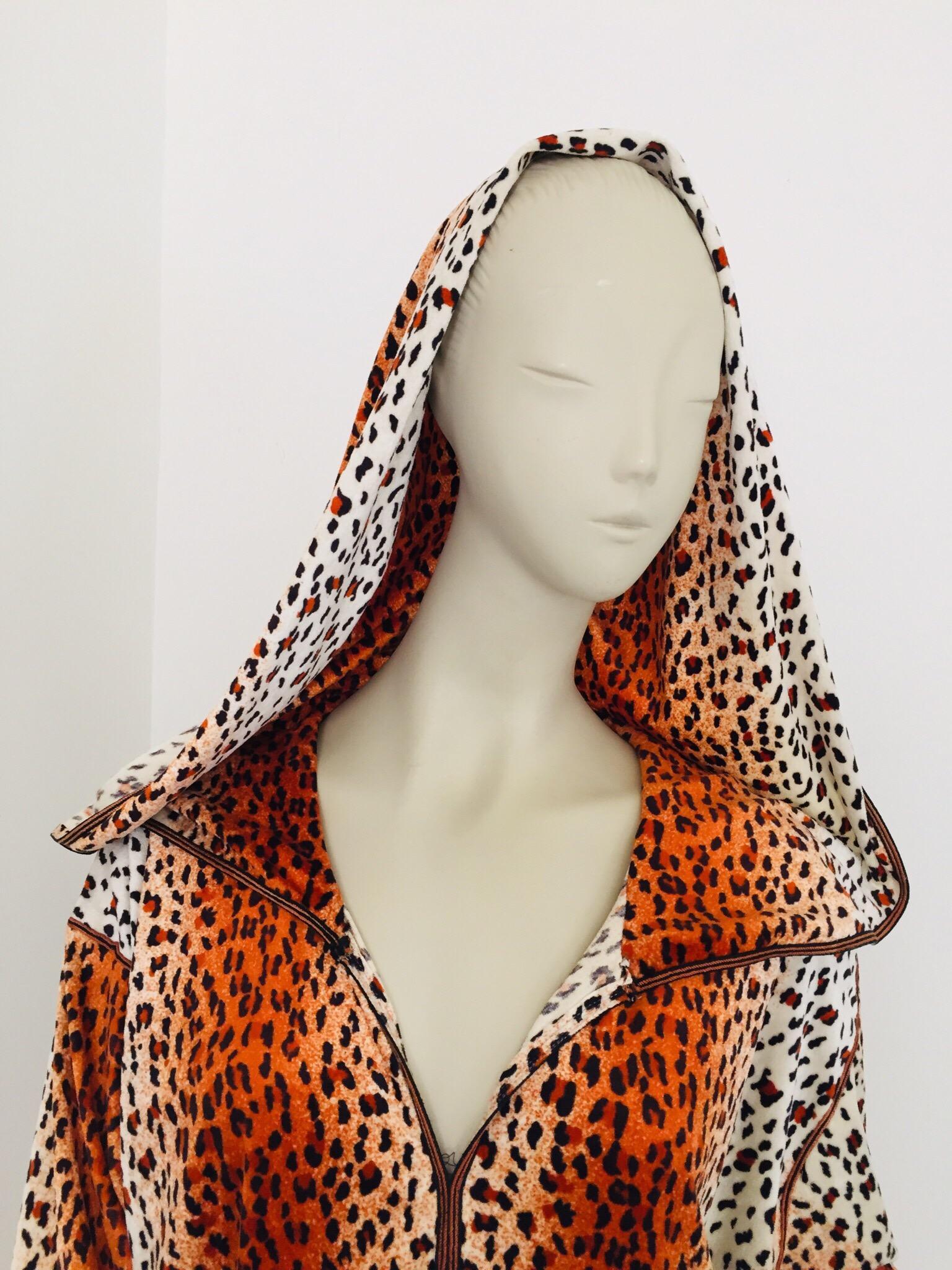 Caftano marocchino con cappuccio anni '70 con stampa animale Djellabah Kaftan in vendita 7