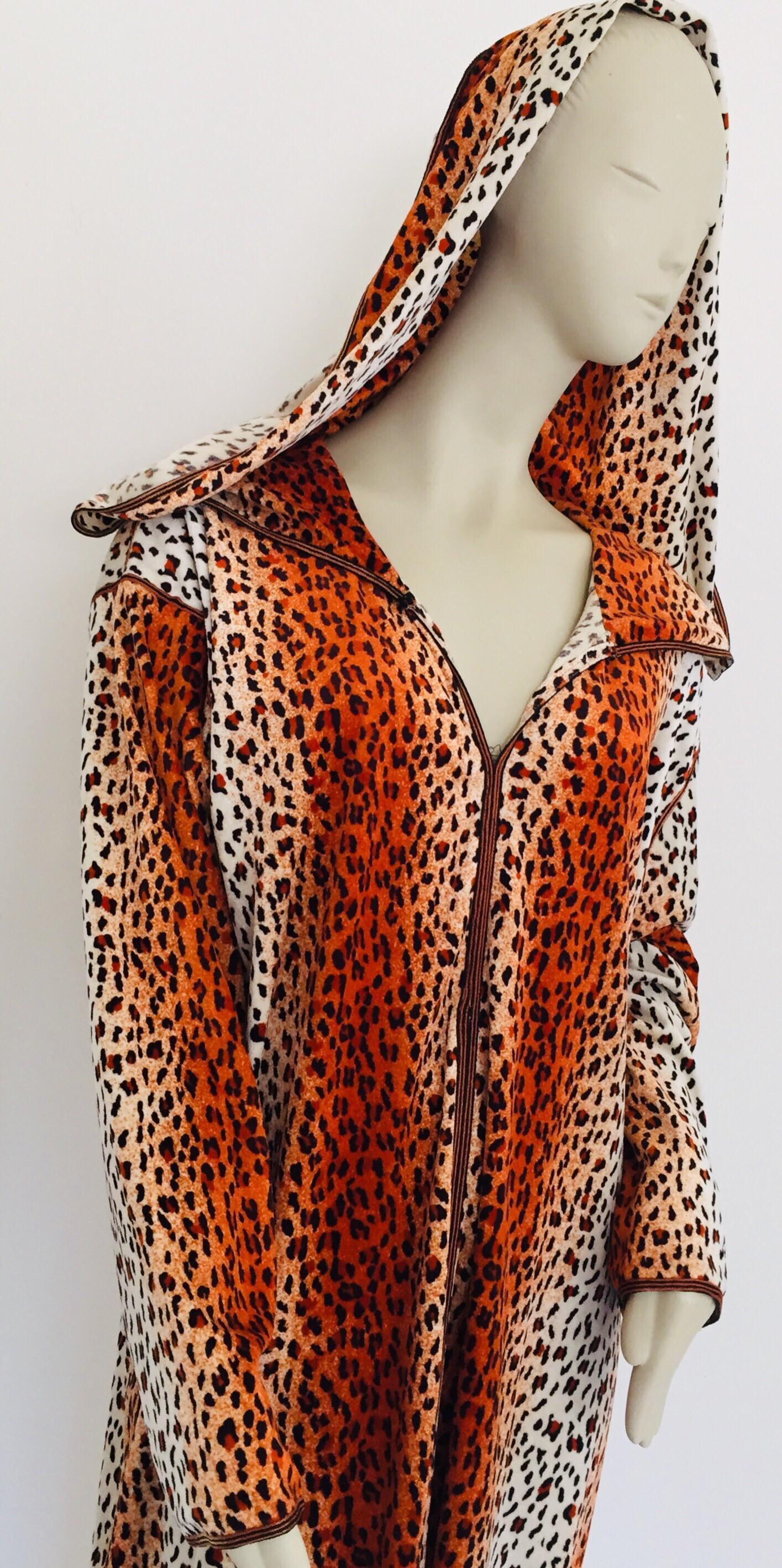 Caftano marocchino con cappuccio anni '70 con stampa animale Djellabah Kaftan in vendita 10