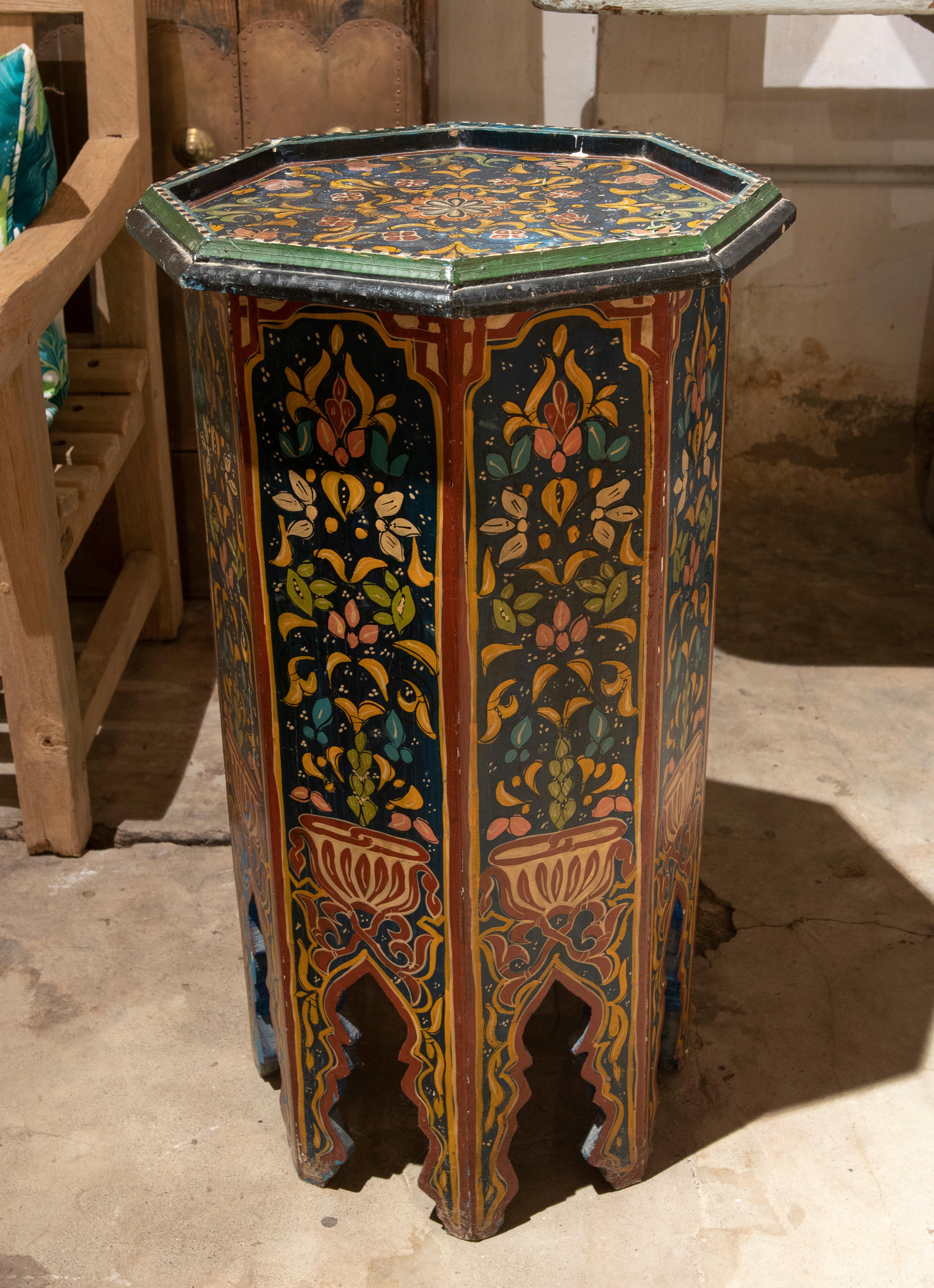 1970s Moroccan Octagonal Side Table in Hand-Painted Wood  2