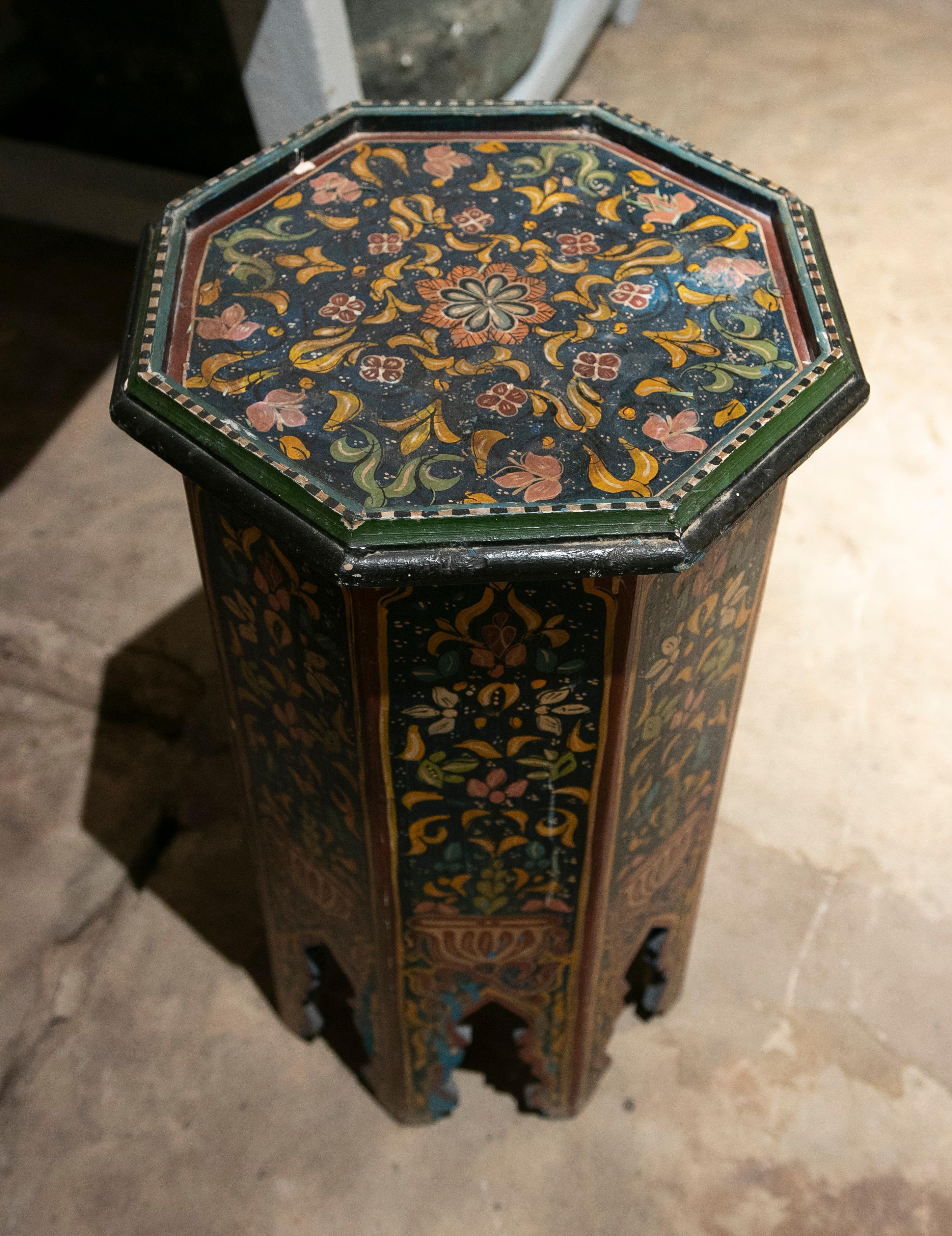 1970s Moroccan Octagonal Side Table in Hand-Painted Wood  3