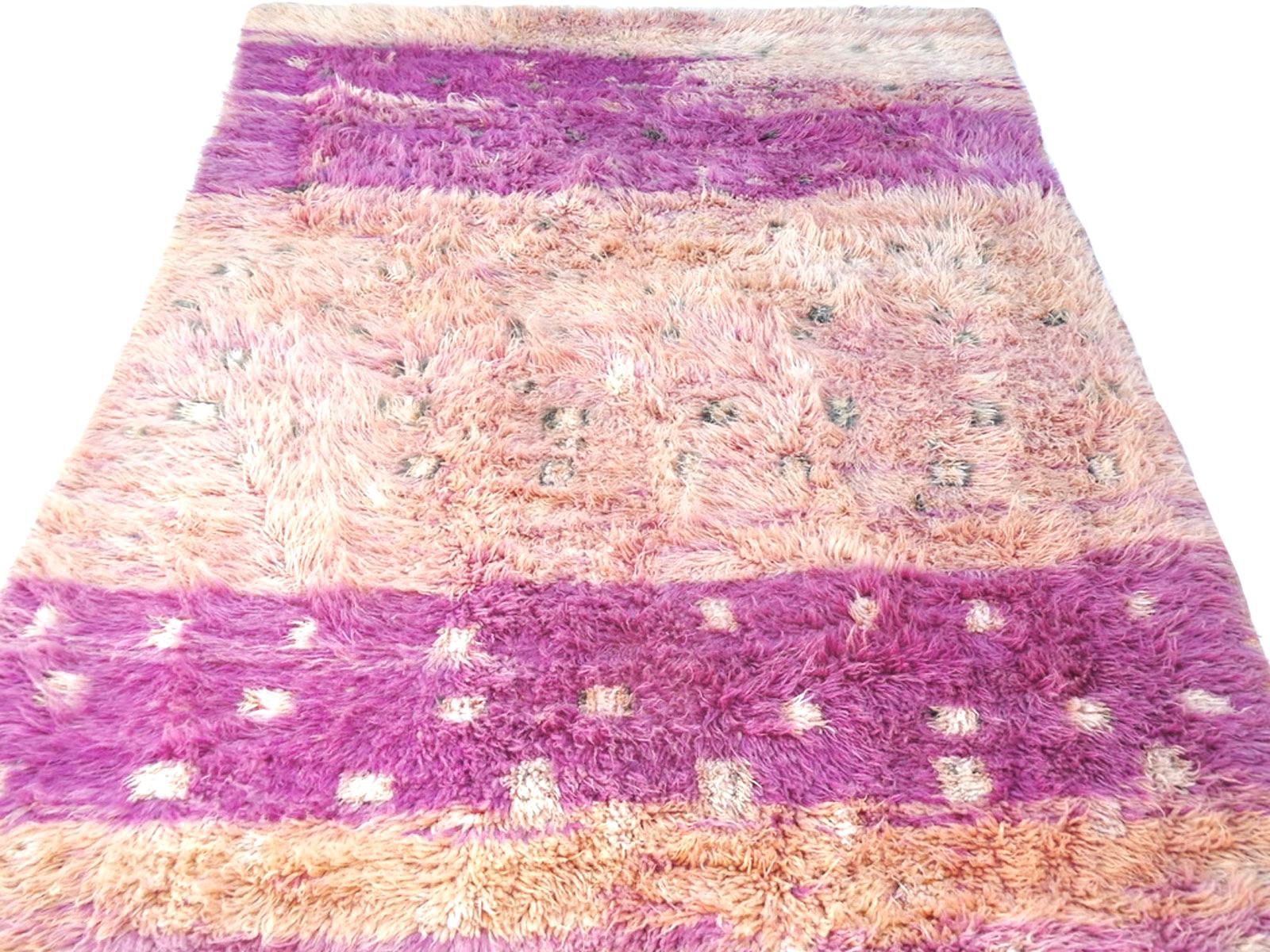 1970s Moroccan Oulmes Rug  5'7 x 8'7 For Sale 6