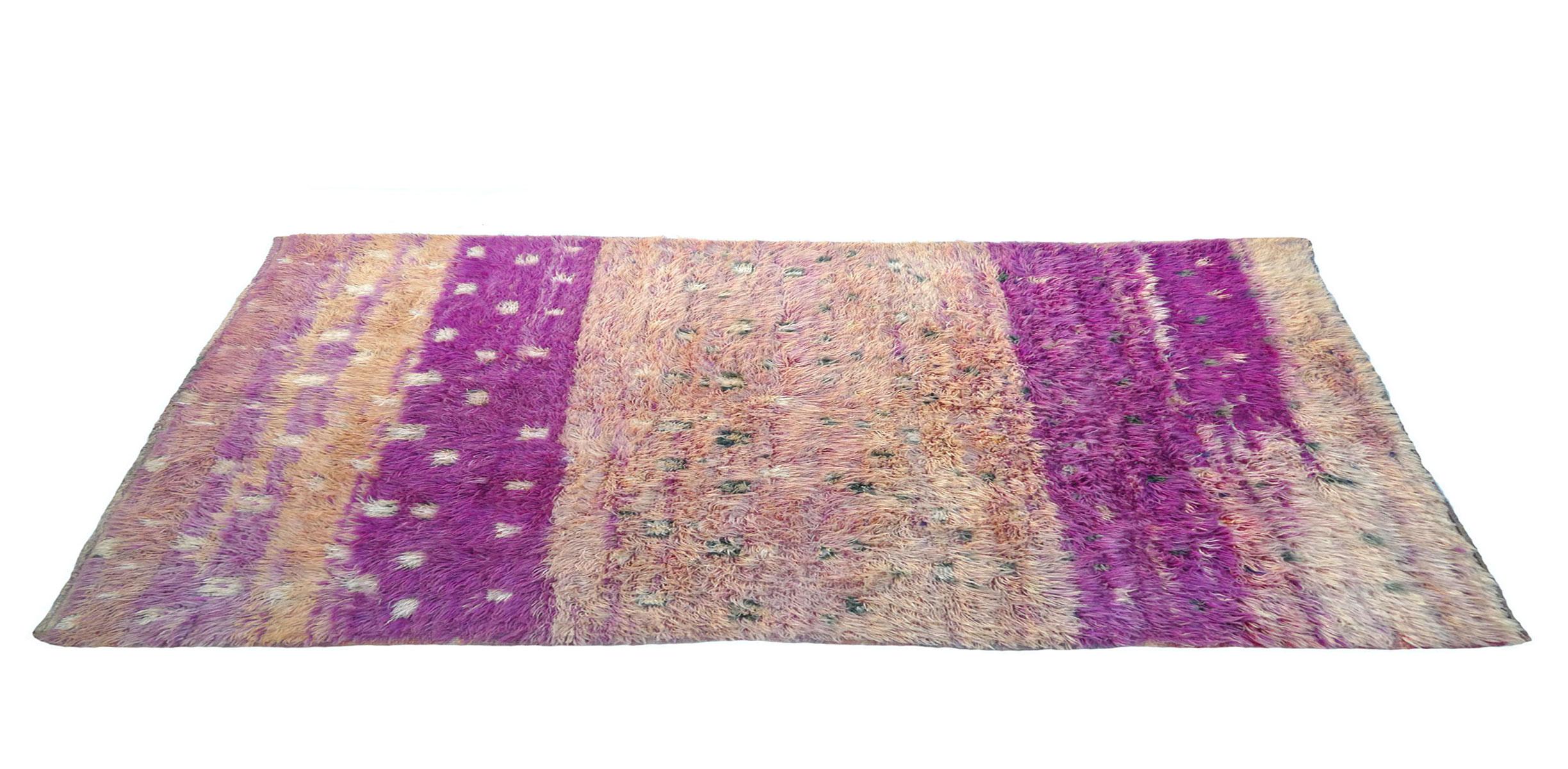 1970s Moroccan Oulmes Rug  5'7 x 8'7 For Sale 1