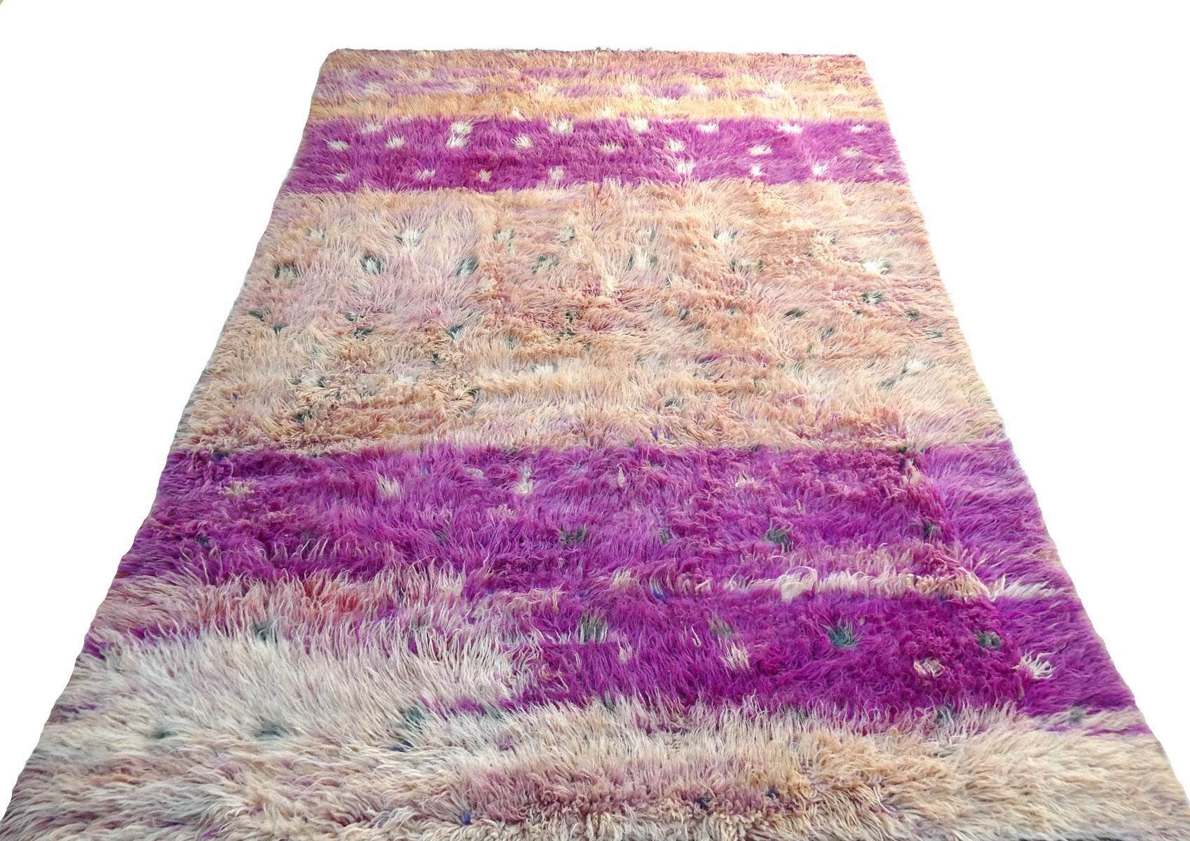 1970s Moroccan Oulmes Rug  5'7 x 8'7 For Sale 3