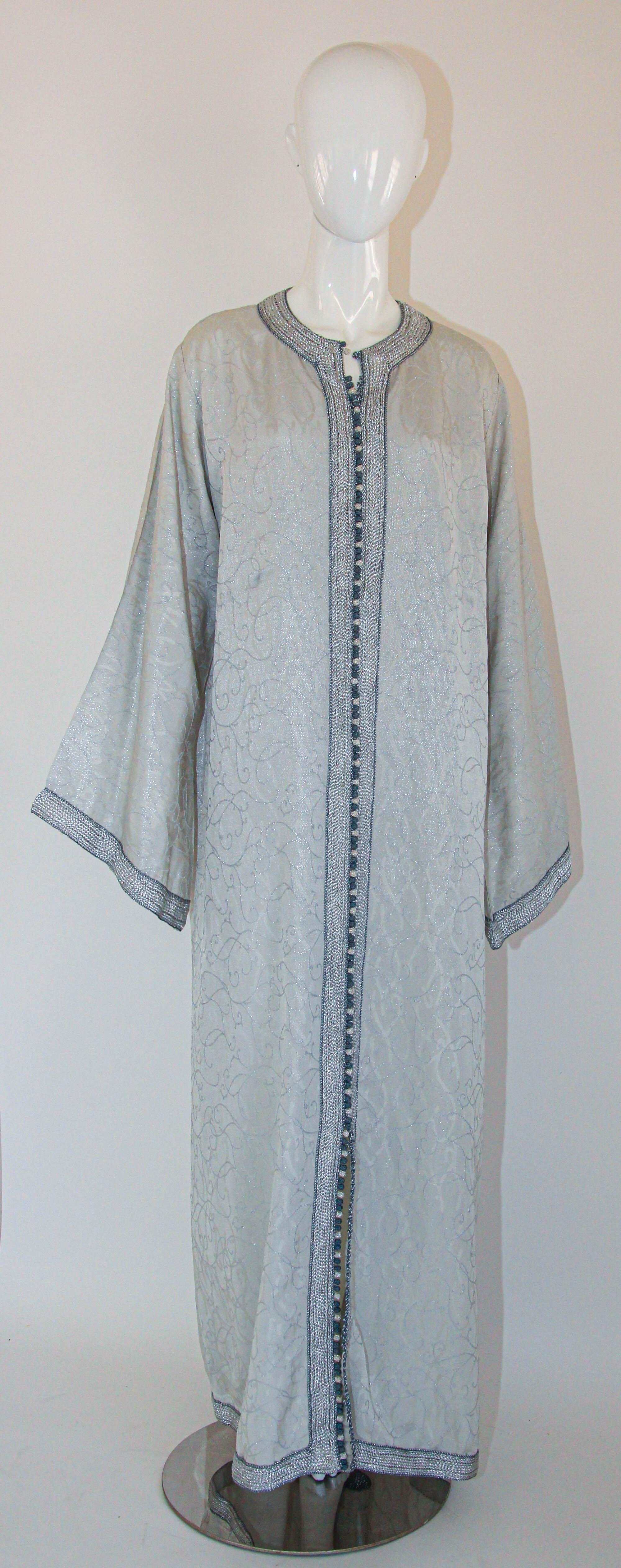 1970s Moroccan Vintage Caftan Maxi Dress Kaftan Light  Florentine Silver Color.
1970s Moroccan vintage caftan is a timeless and captivating piece of clothing that embodies the essence of Moroccan culture and style from that era.
This stunning caftan