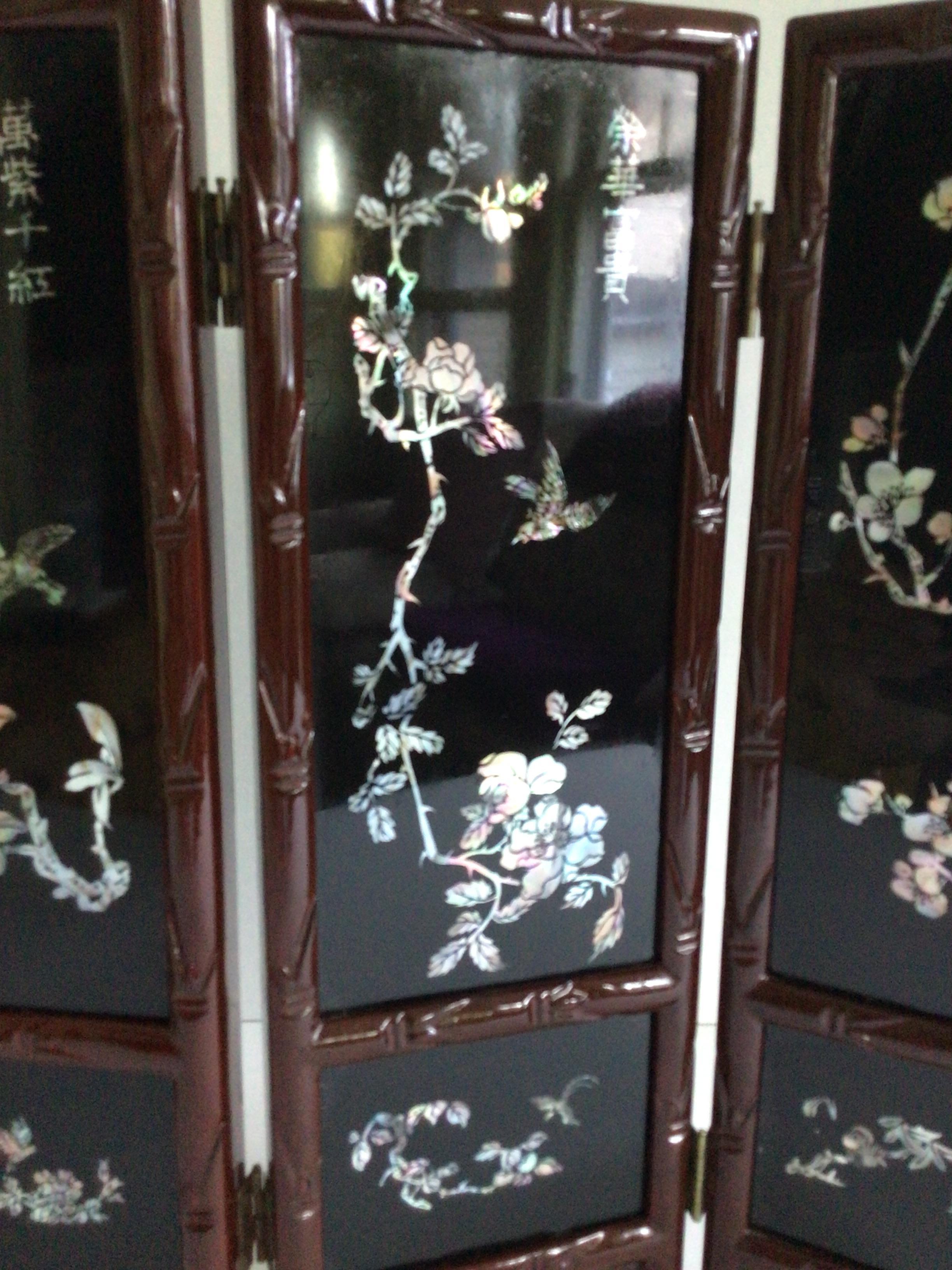 1970er Perlmutt-Intarsien-Faltwand mit vier Flügeln (Ende des 20. Jahrhunderts) im Angebot