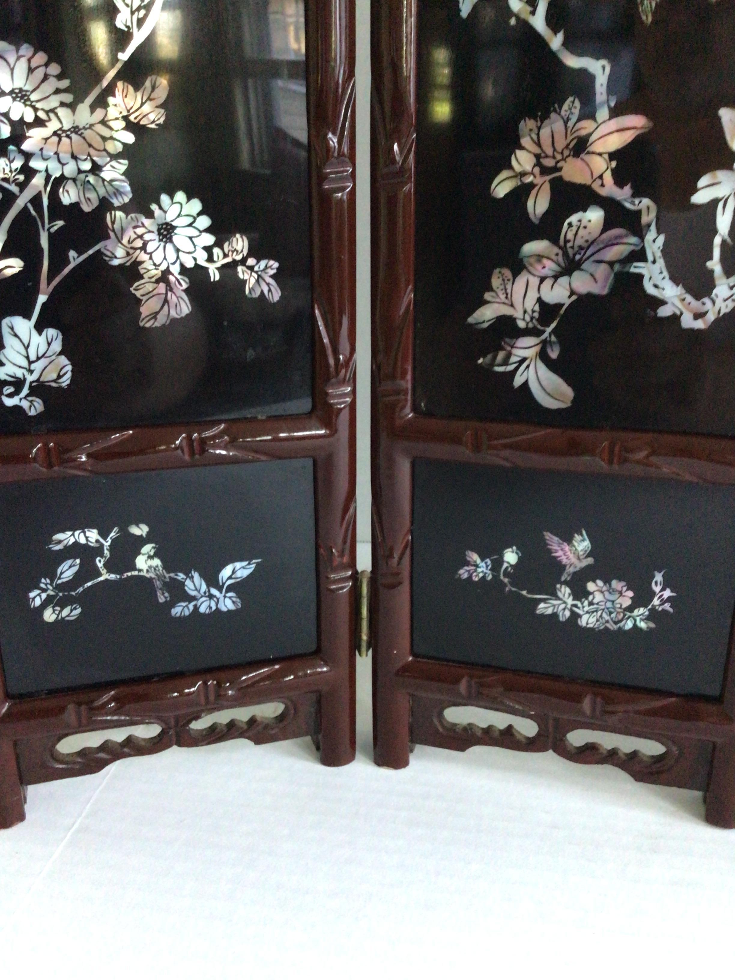 1970er Perlmutt-Intarsien-Faltwand mit vier Flügeln im Angebot 2