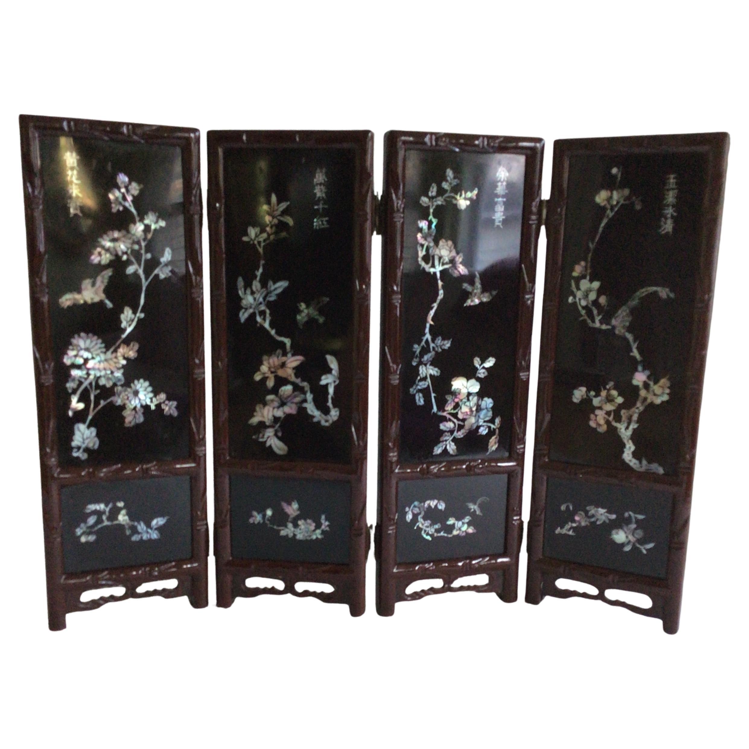 Paravent à quatre panneaux incrusté de nacre des années 1970