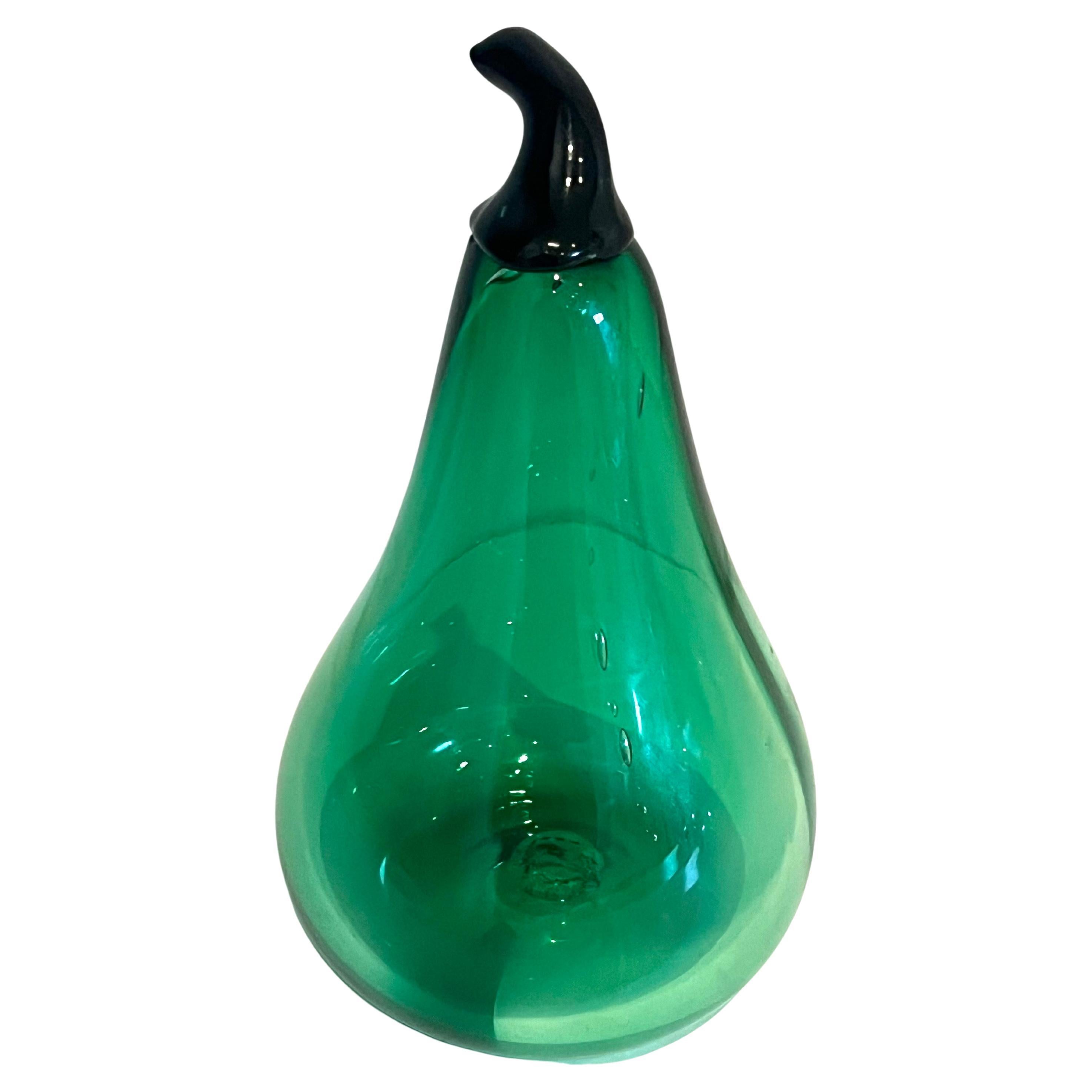 1970er Jahre Mundgeblasenes Glas Dekorative Birnenskulptur Signiert von V Williams (Moderne der Mitte des Jahrhunderts) im Angebot