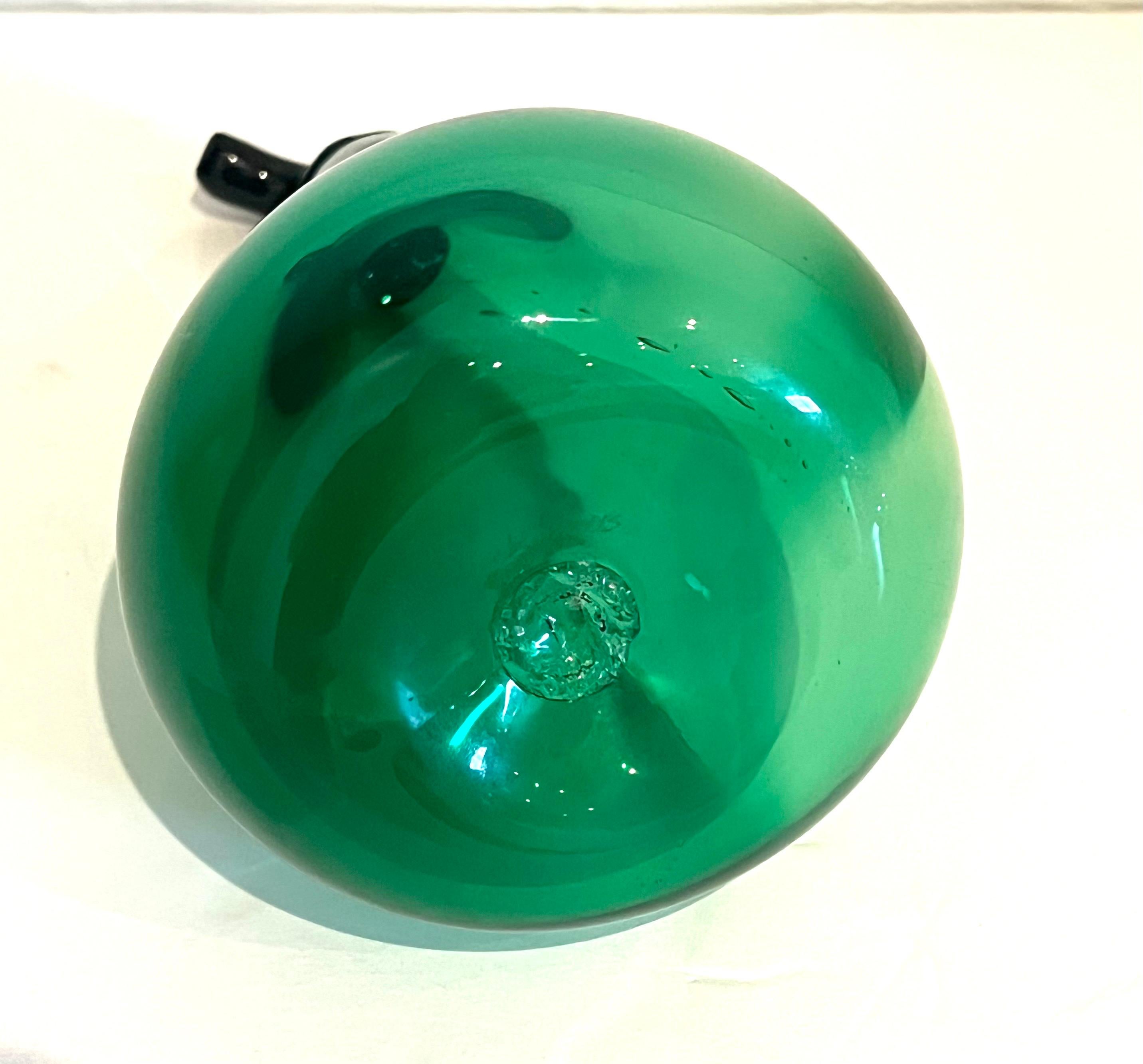 1970er Jahre Mundgeblasenes Glas Dekorative Birnenskulptur Signiert von V Williams (amerikanisch) im Angebot