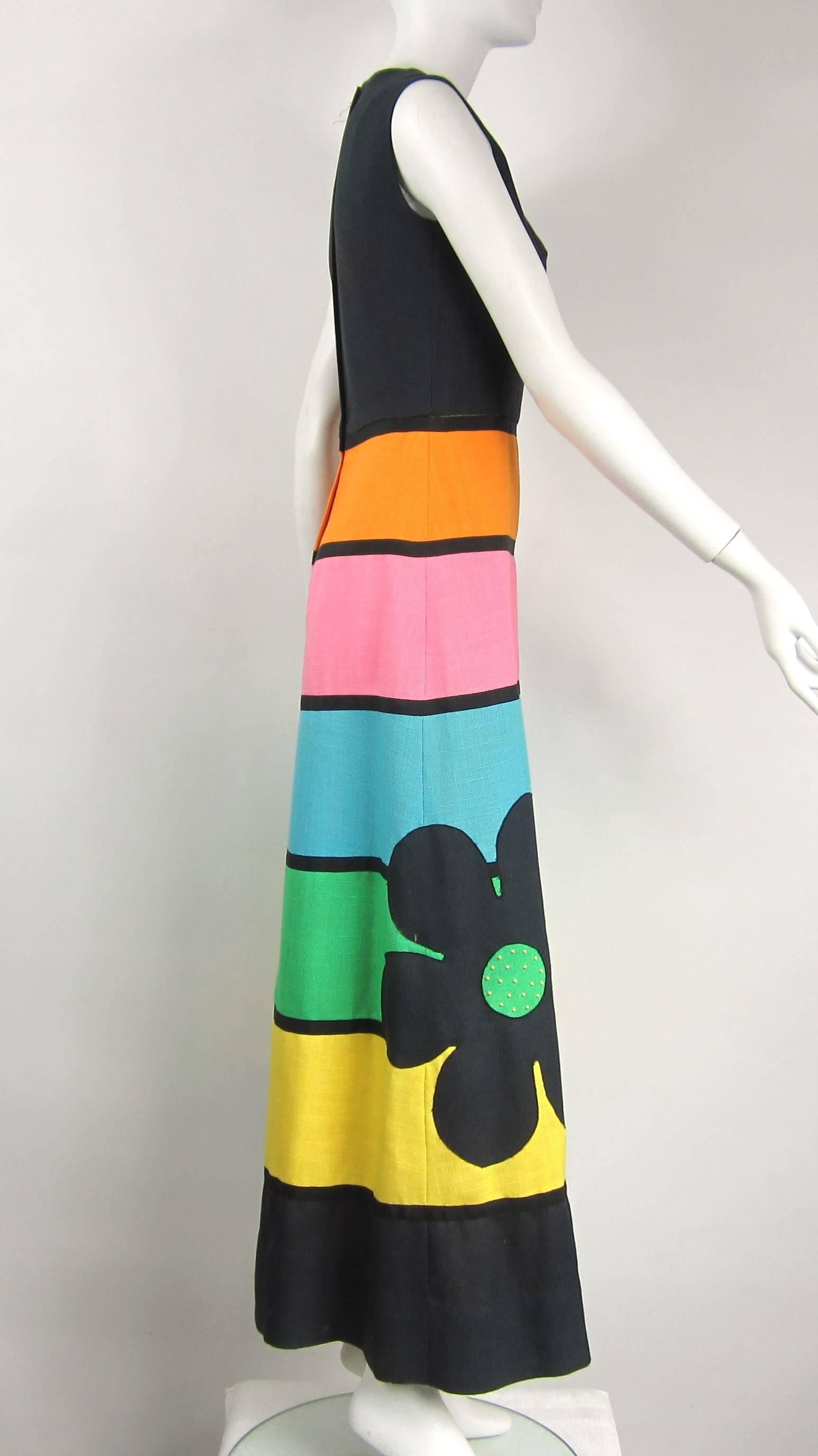 Robe longue à fleurs à rayures multicolores et à motifs, années 1970  Pour femmes en vente