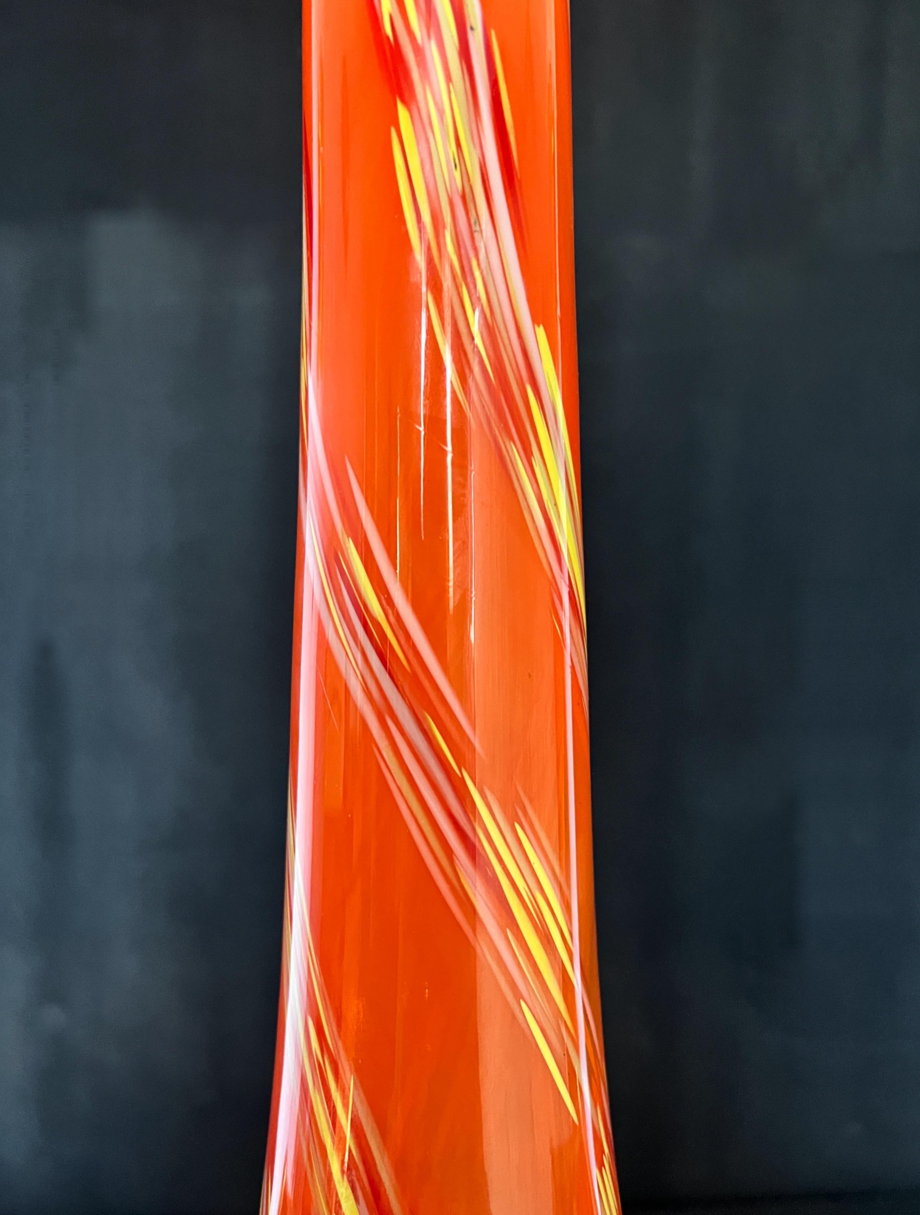 Verre de Murano Vase en verre de Murano multicolore Confetti Swirl Art Glass des années 1970 en vente
