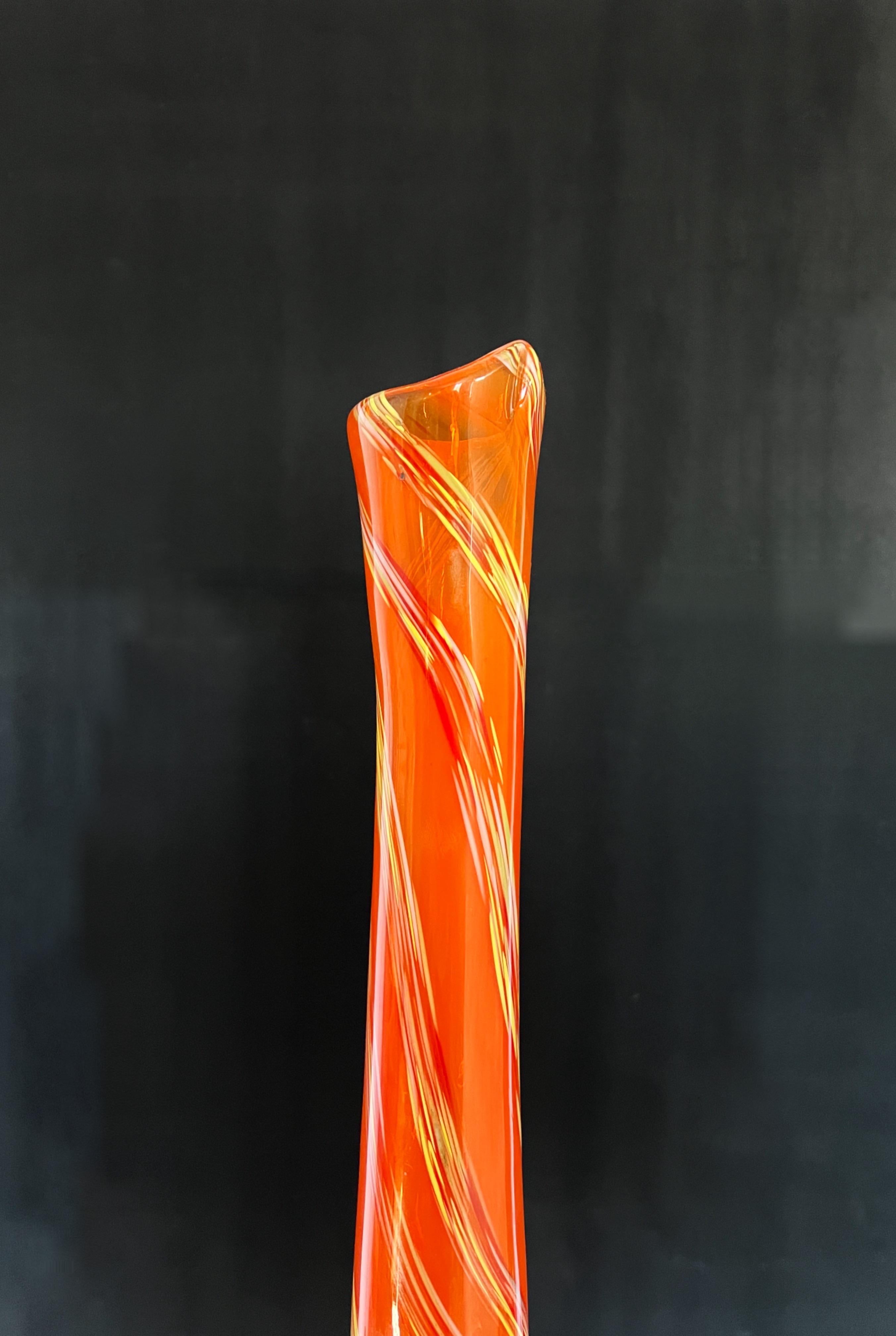 Vase en verre de Murano multicolore Confetti Swirl Art Glass des années 1970 en vente 1