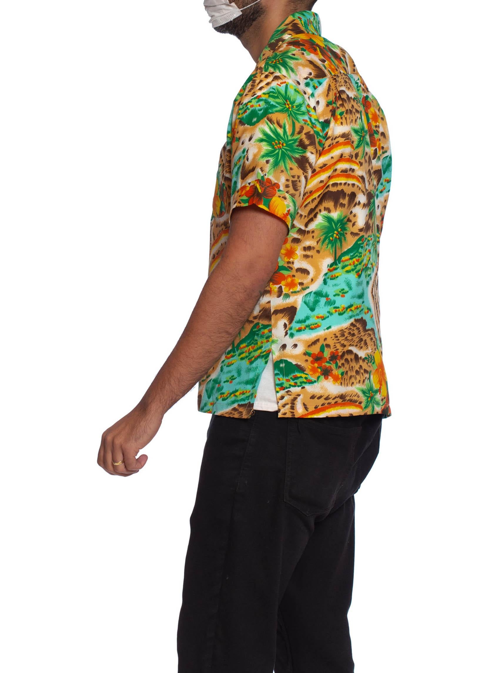 Chemise en polyester tropicale multicolore des années 1970 pour hommes avec imprimé scénique léopard Pour hommes en vente