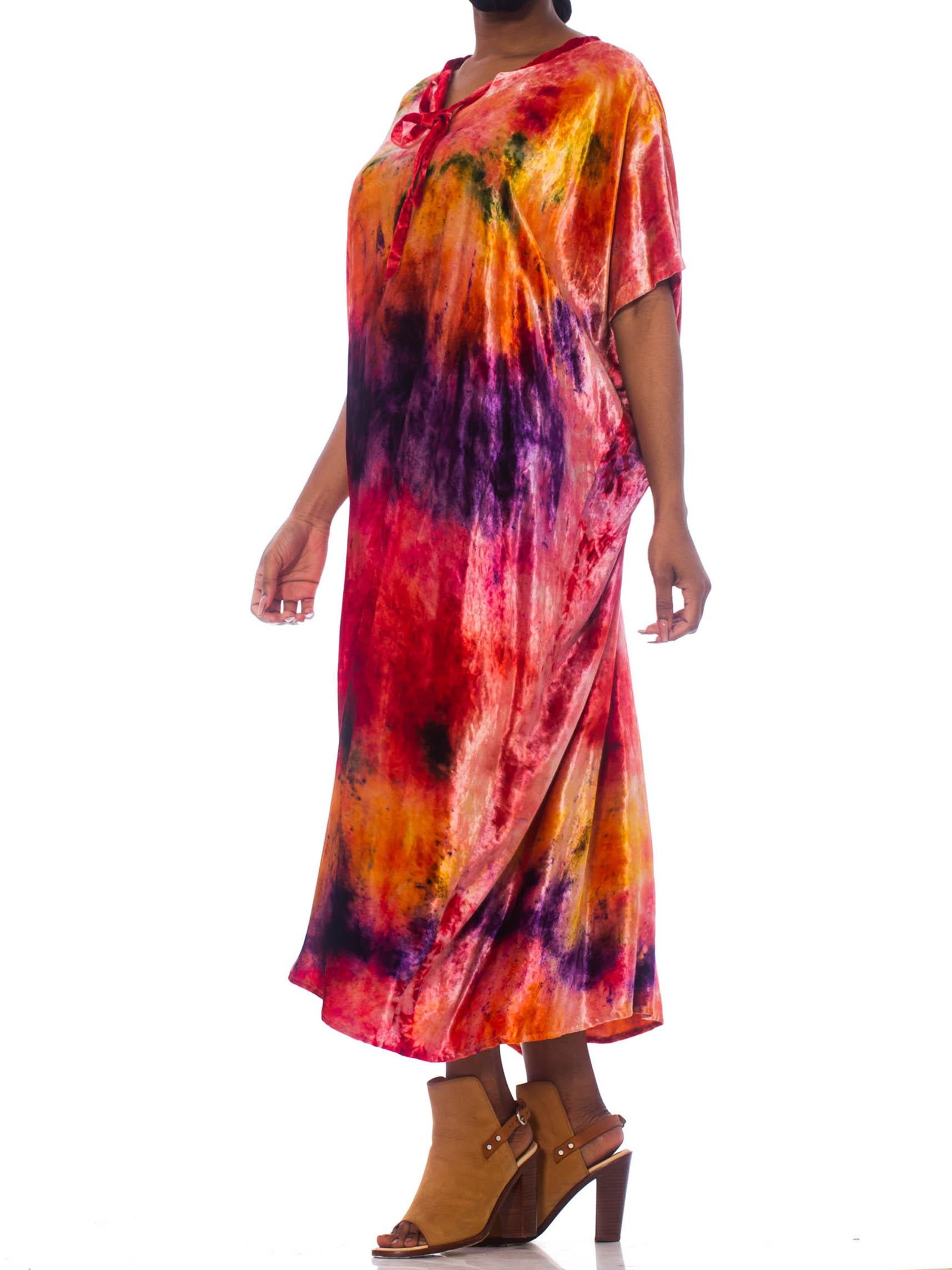 1970S Multicolor Velvet Tye Dye  Kaftan In Good Condition For Sale In New York, NY