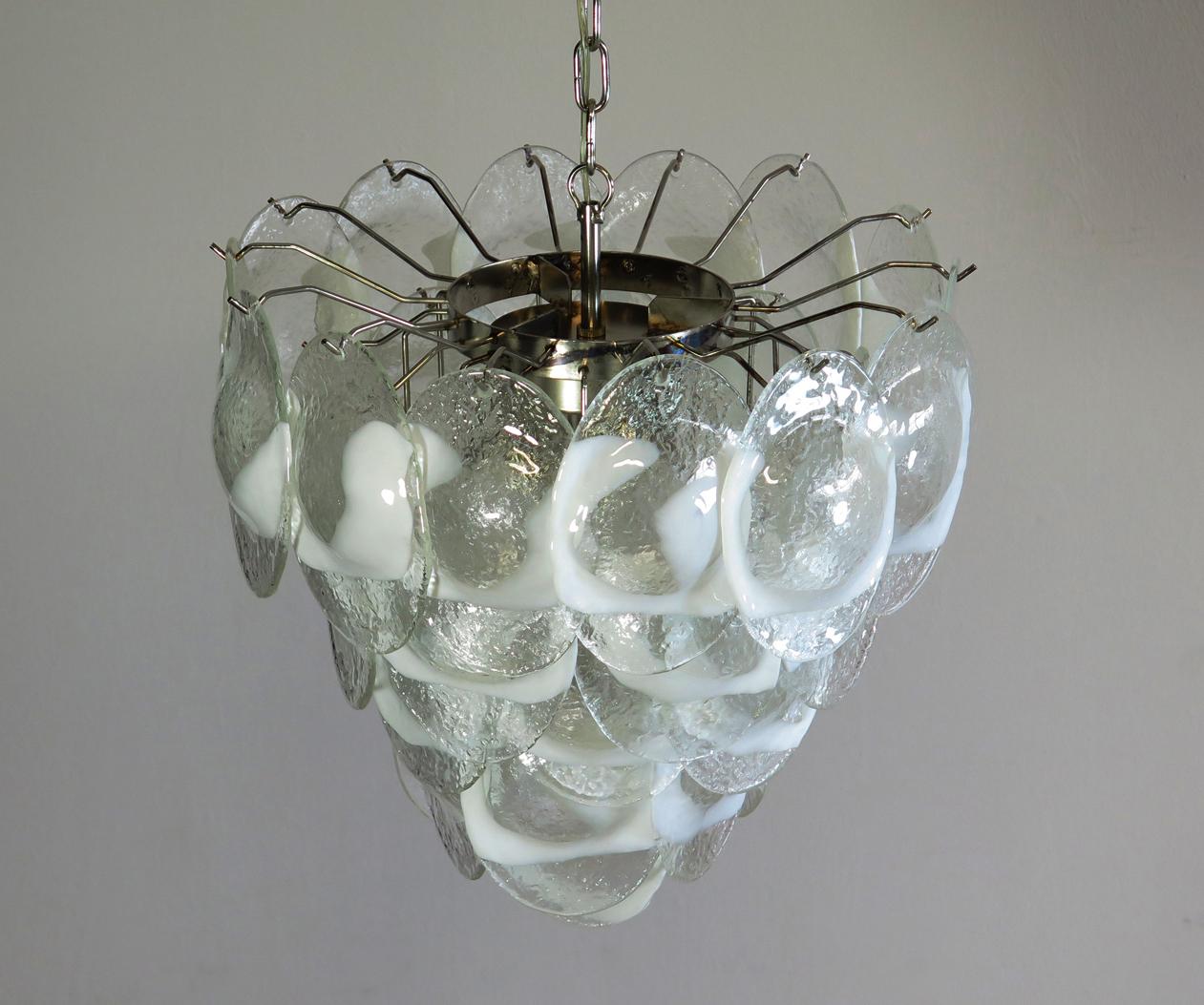 Lustre de Murano des années 1970 par Mazzega - 41 verres Lattimo Bon état - En vente à Gaiarine Frazione Francenigo (TV), IT