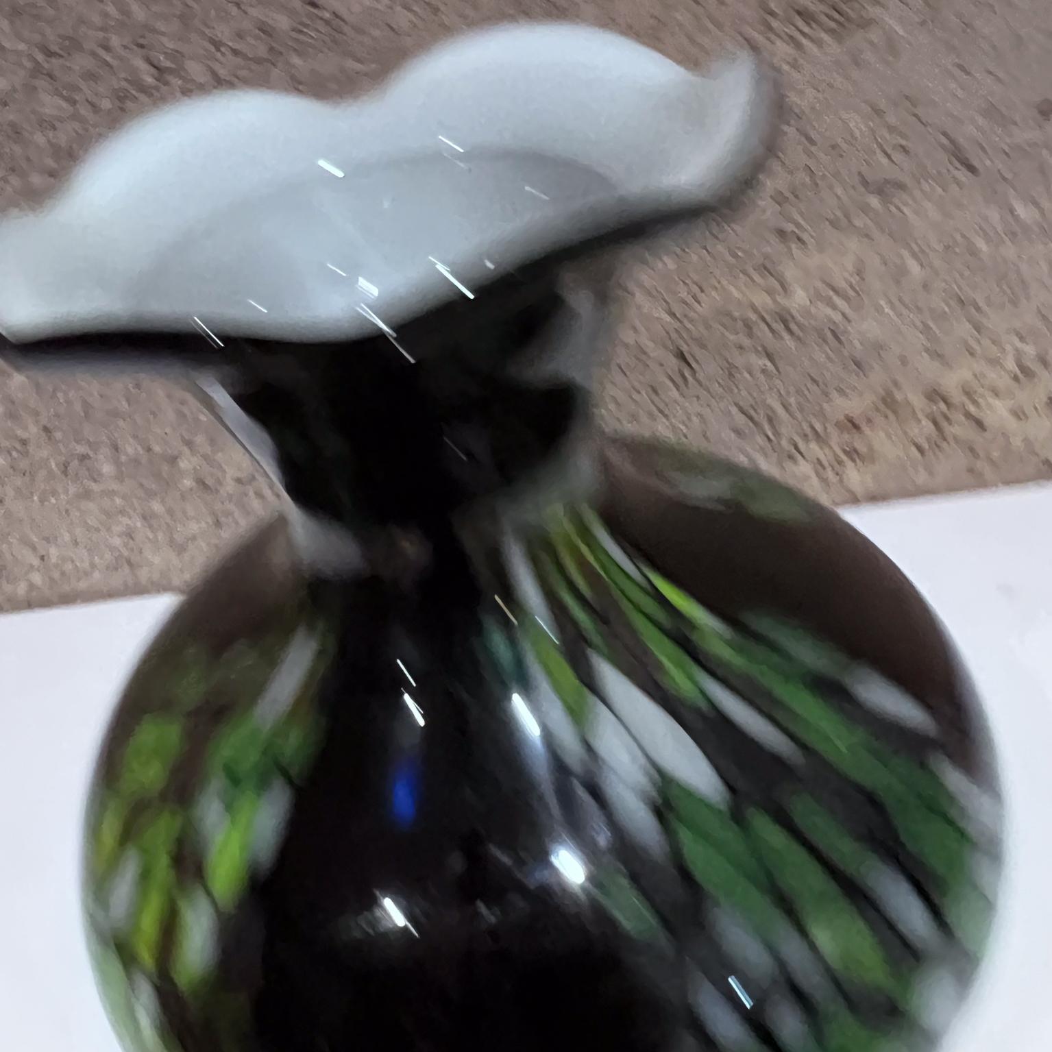 1970s Murano Confetti Art Glass Vase Italy In Good Condition For Sale In Chula Vista, CA