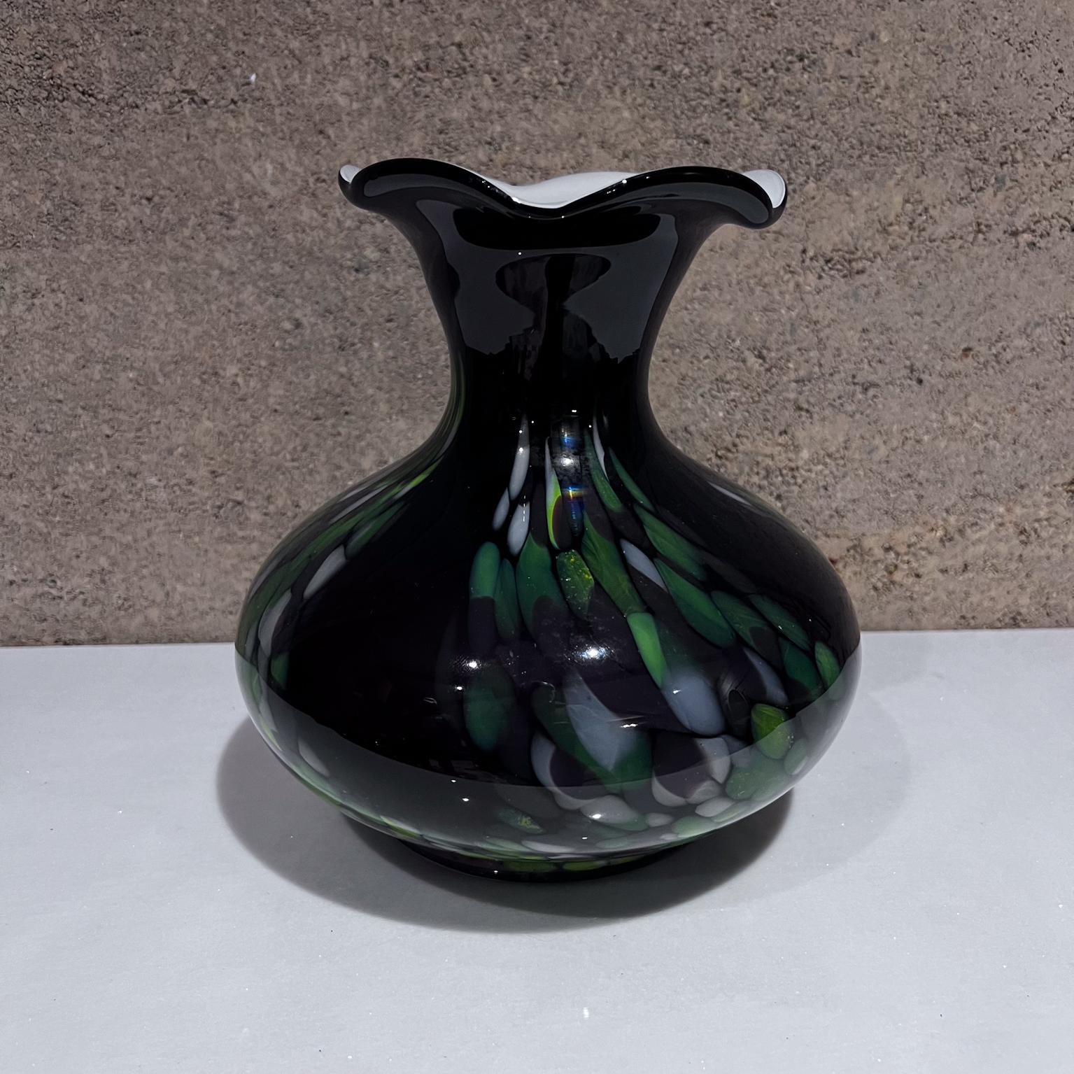 1970s Murano Confetti Art Glass Vase Italy In Good Condition For Sale In Chula Vista, CA