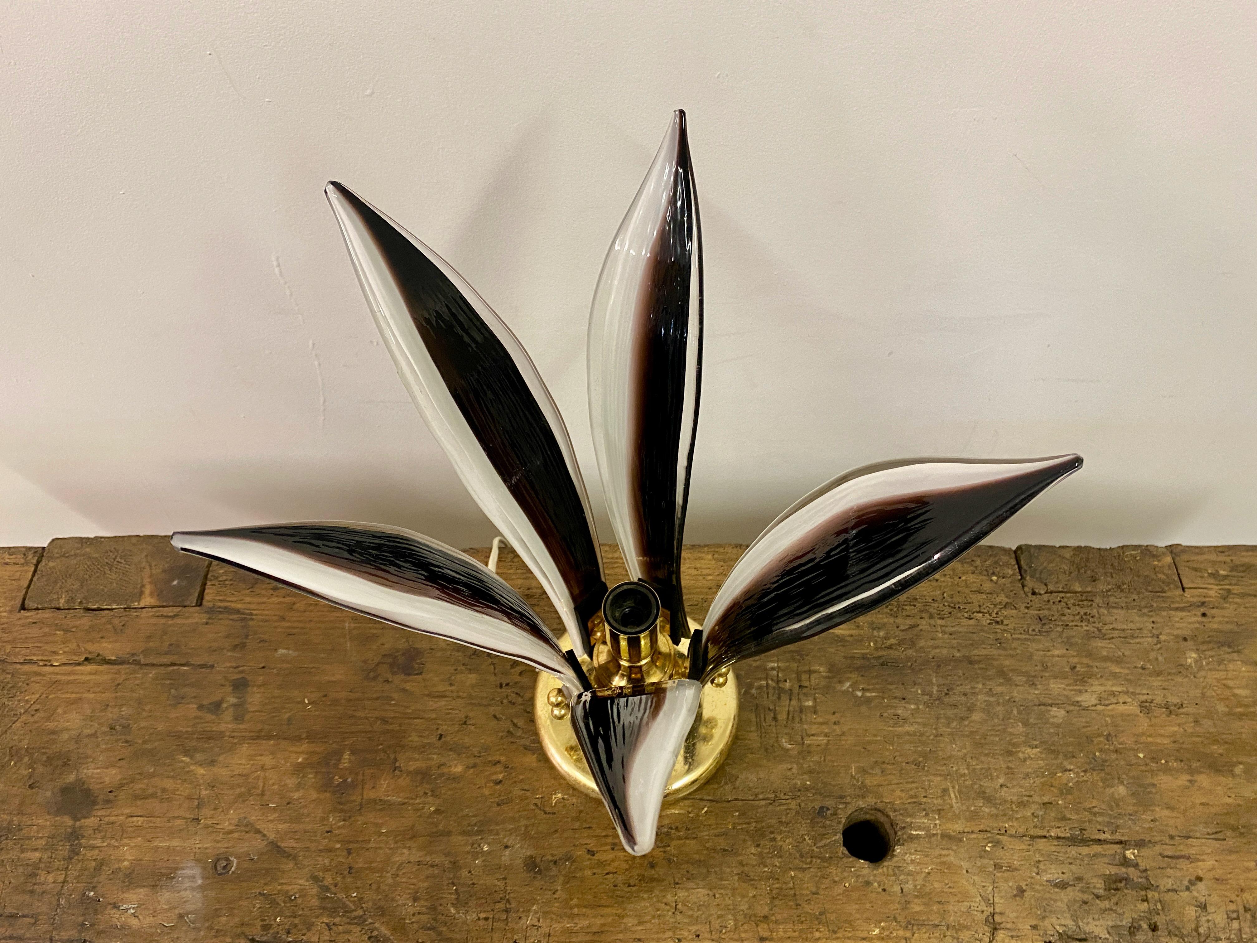 1970S Murano Glass And Brass Leaf Lamp For Sale 2