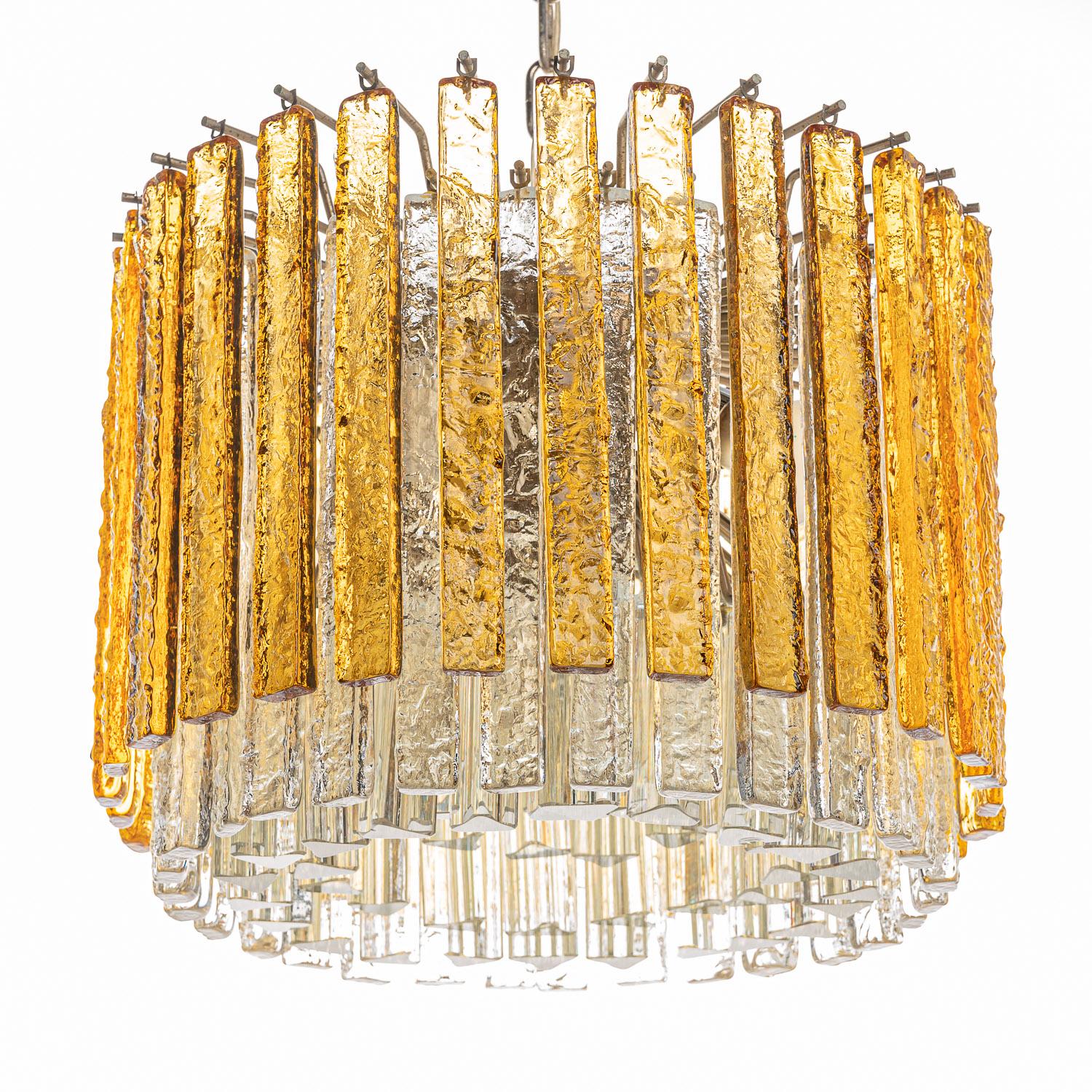 Looking for lighting that makes an impression? From the chrome chain and canopy, underneath we get to a spectacular combination of hanging crystal-glass bars 117 Quadriedri- shaped and 60 flat bars with a relief front, 30 x Clear and 30 x amber