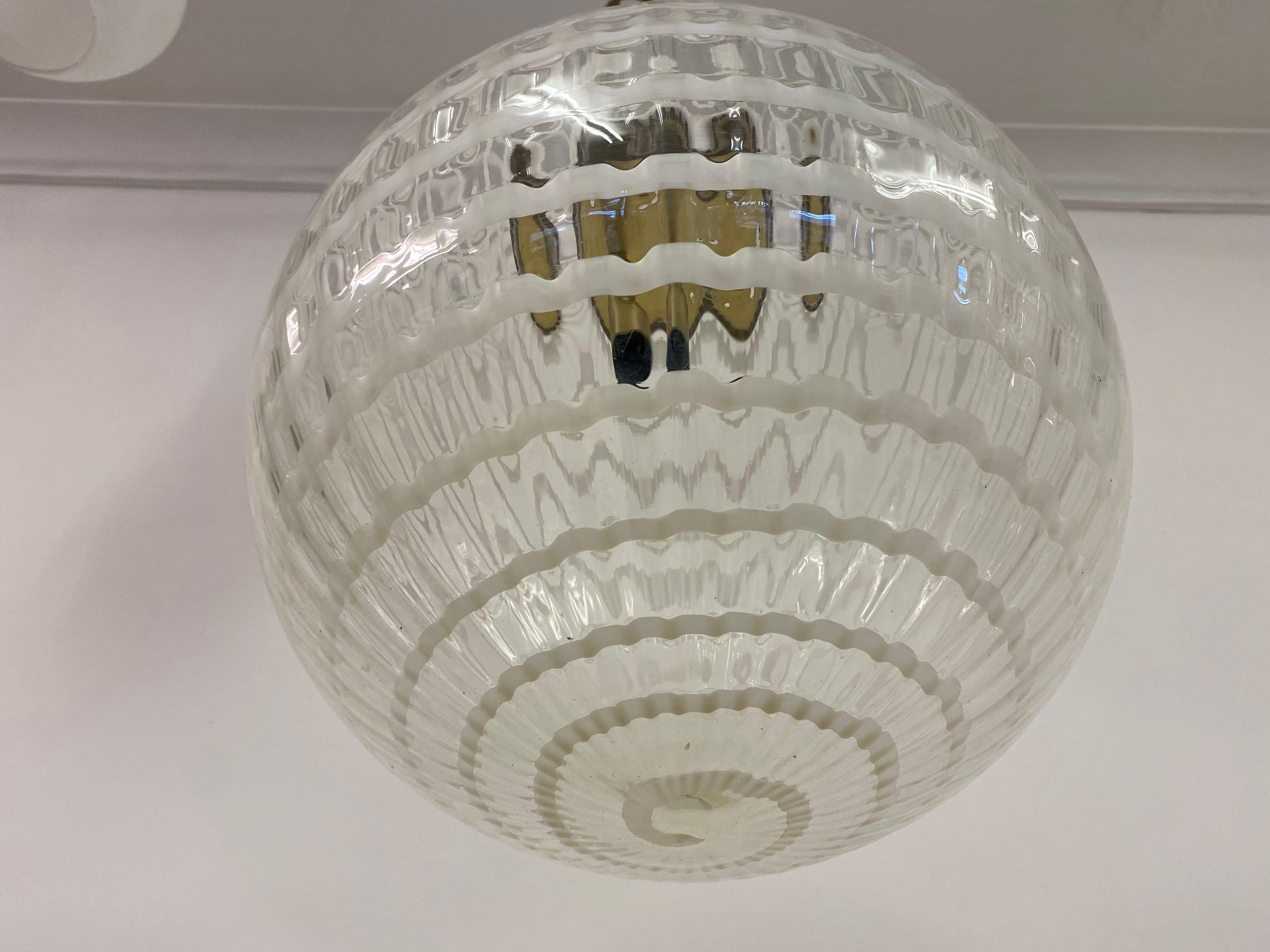 Lampe à suspension globe en verre de Murano des années 1970 Bon état - En vente à London, London