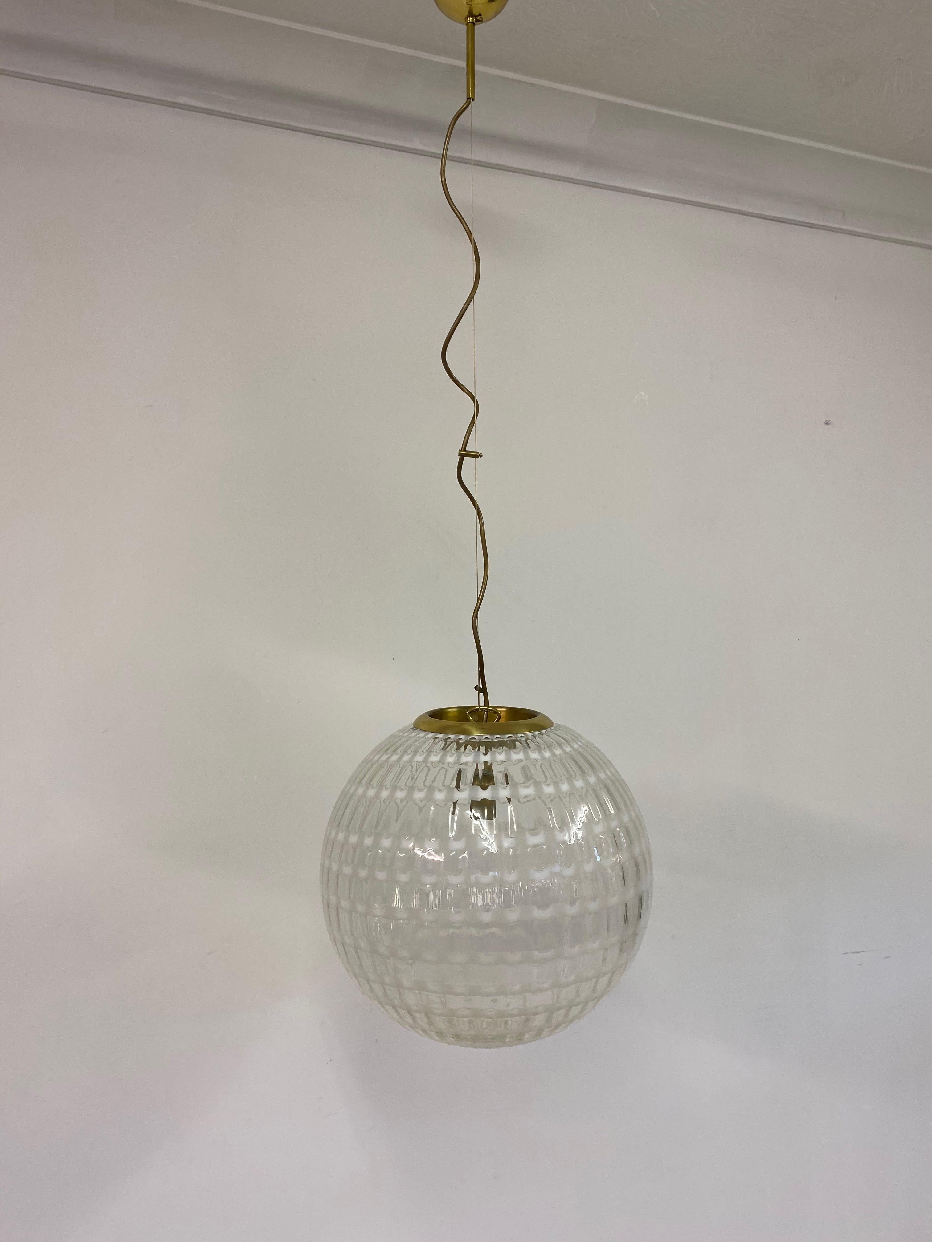 Lampe à suspension globe en verre de Murano des années 1970 en vente 1