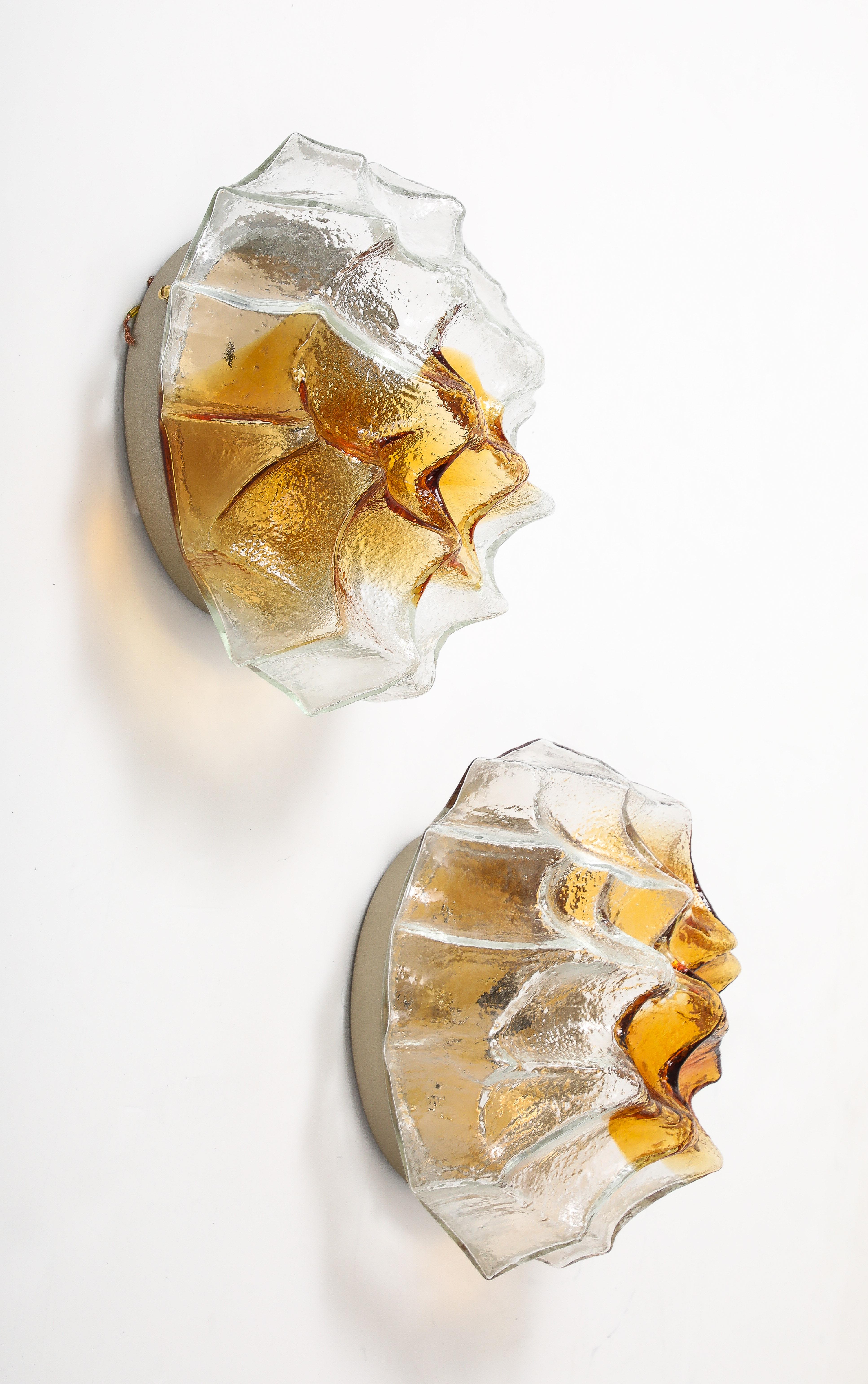 Apliques / empotrables de cristal de Murano de los años 70 Ice Berg de Mazzega 2 pares disponibles en Excelente estado para la venta en New York, NY