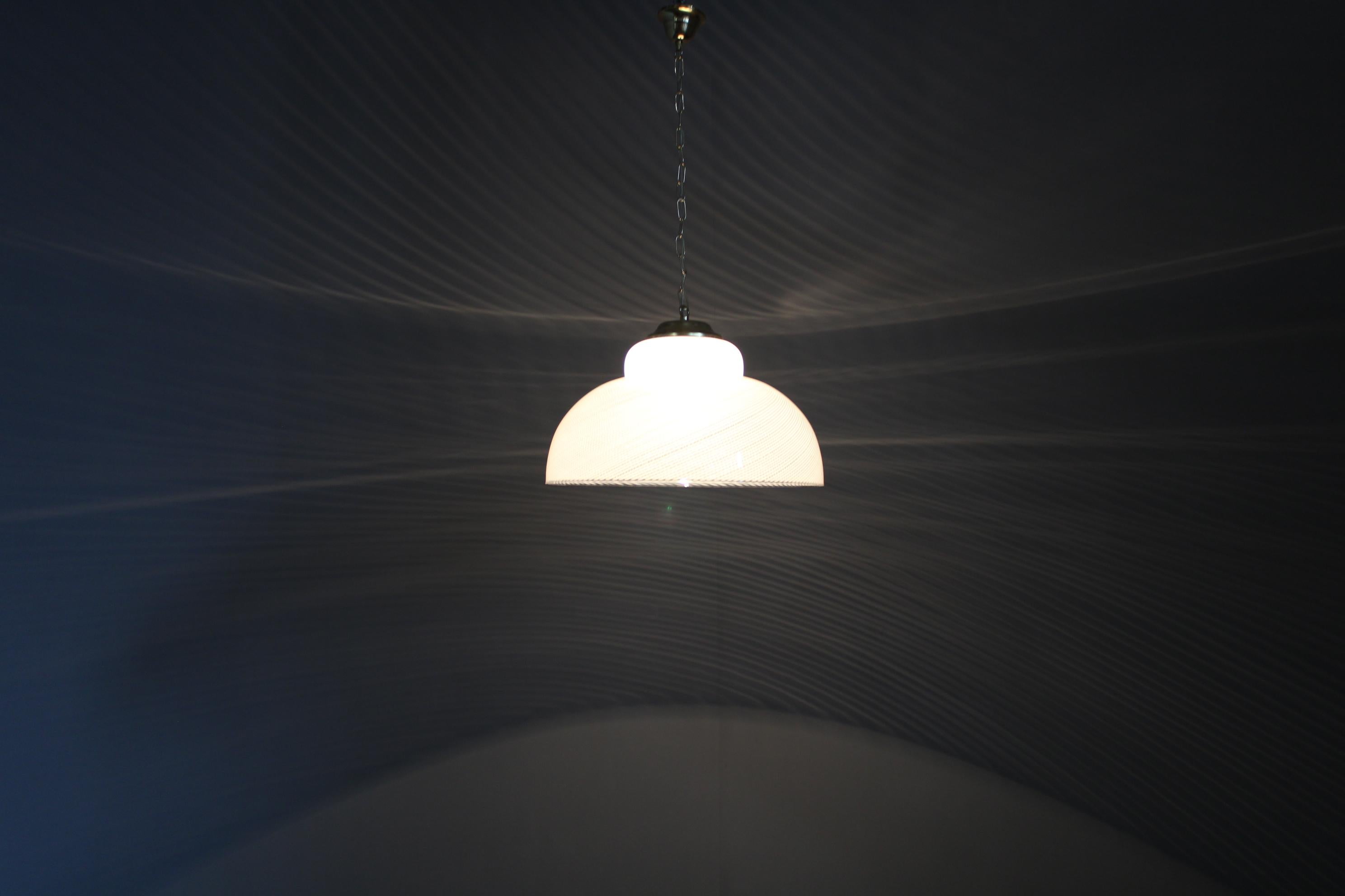 Lampada a sospensione in vetro di Murano degli anni '70 in vendita 3