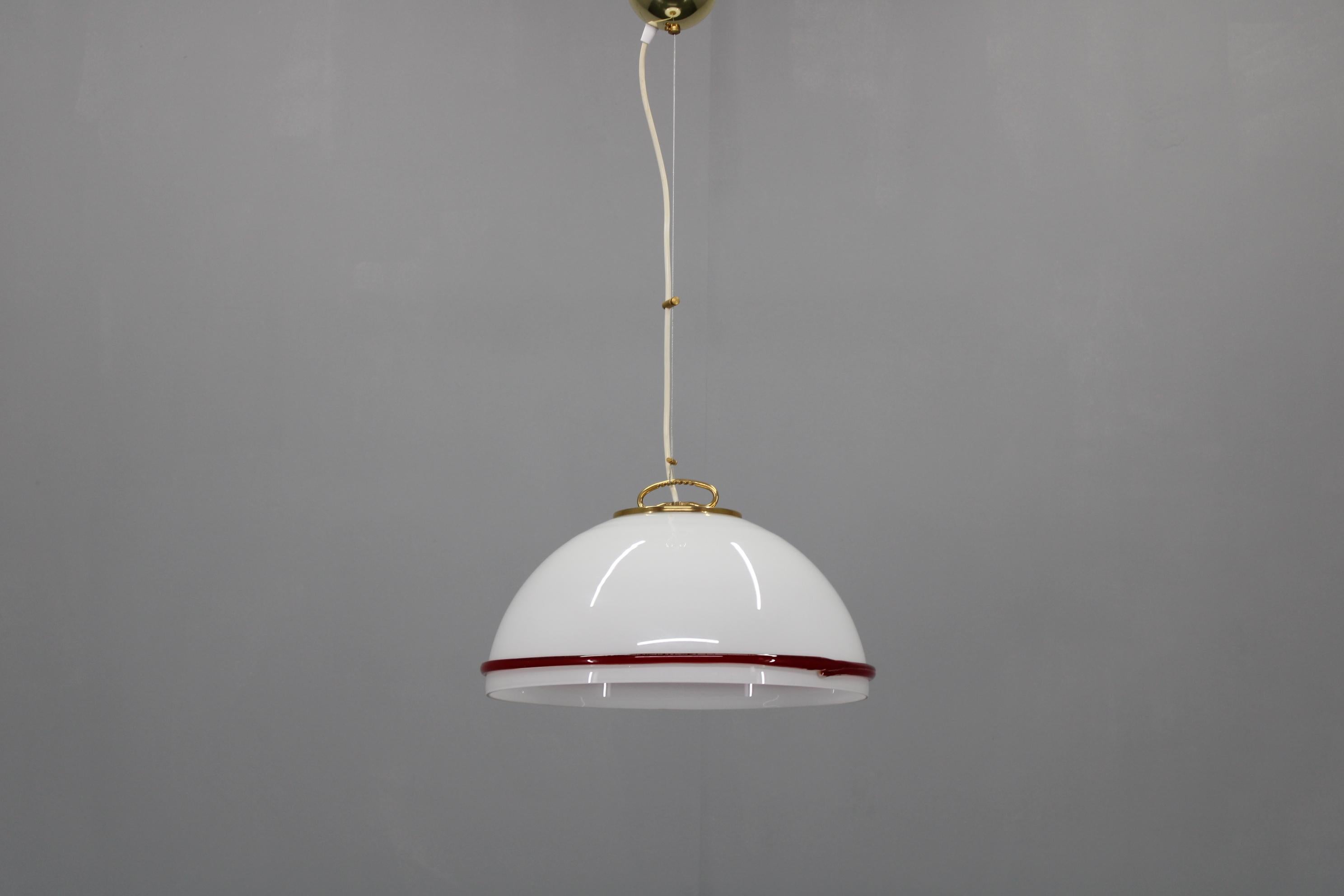 - Ricablato
- buone condizioni originali con lievi segni d'uso
- 1x lampadine E26
- E27 
- Compatibile con il cablaggio degli Stati Uniti 
