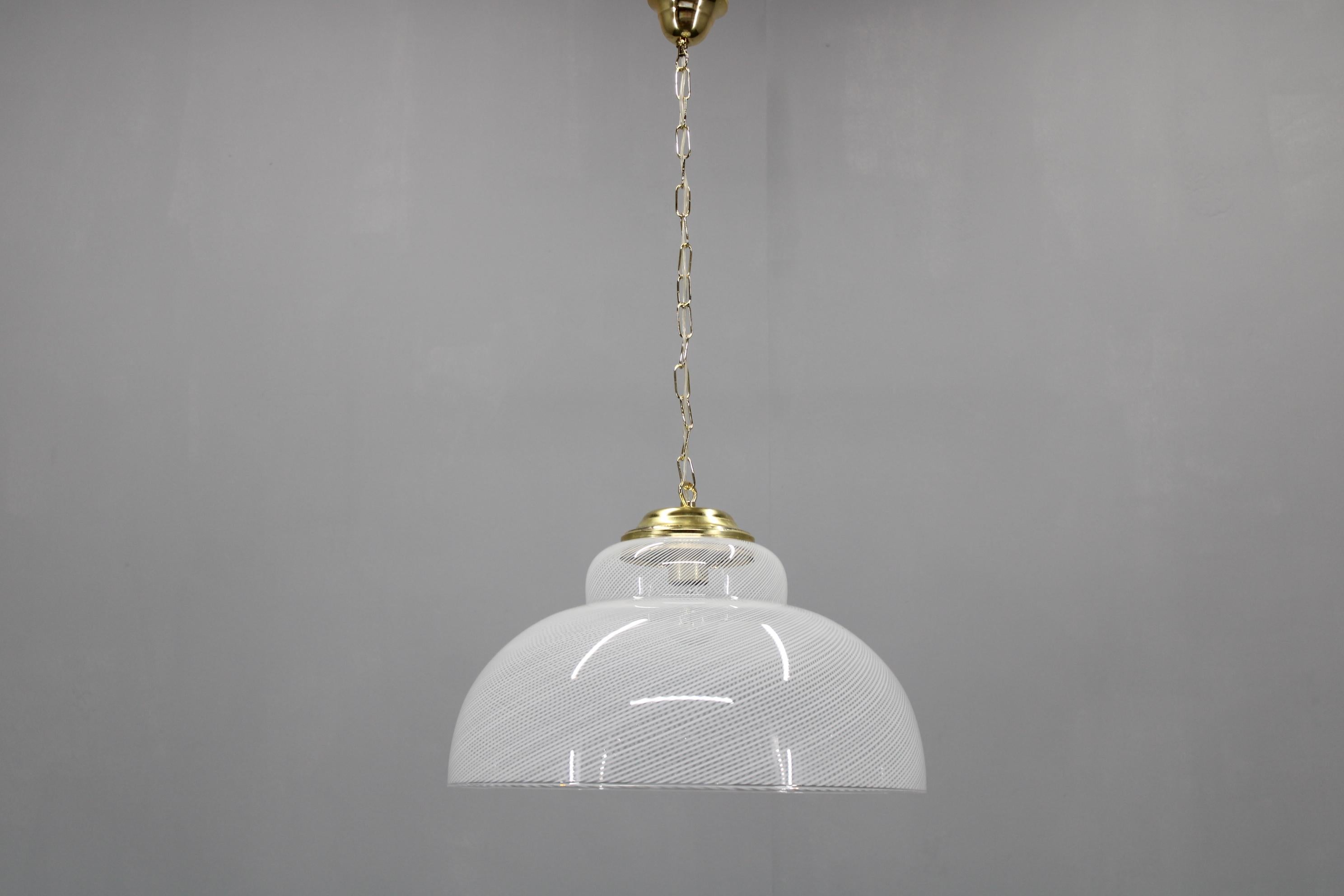 - buone condizioni originali con lievi segni d'uso
- 1x lampadine E26
- E27 
- Compatibile con il cablaggio degli Stati Uniti 
