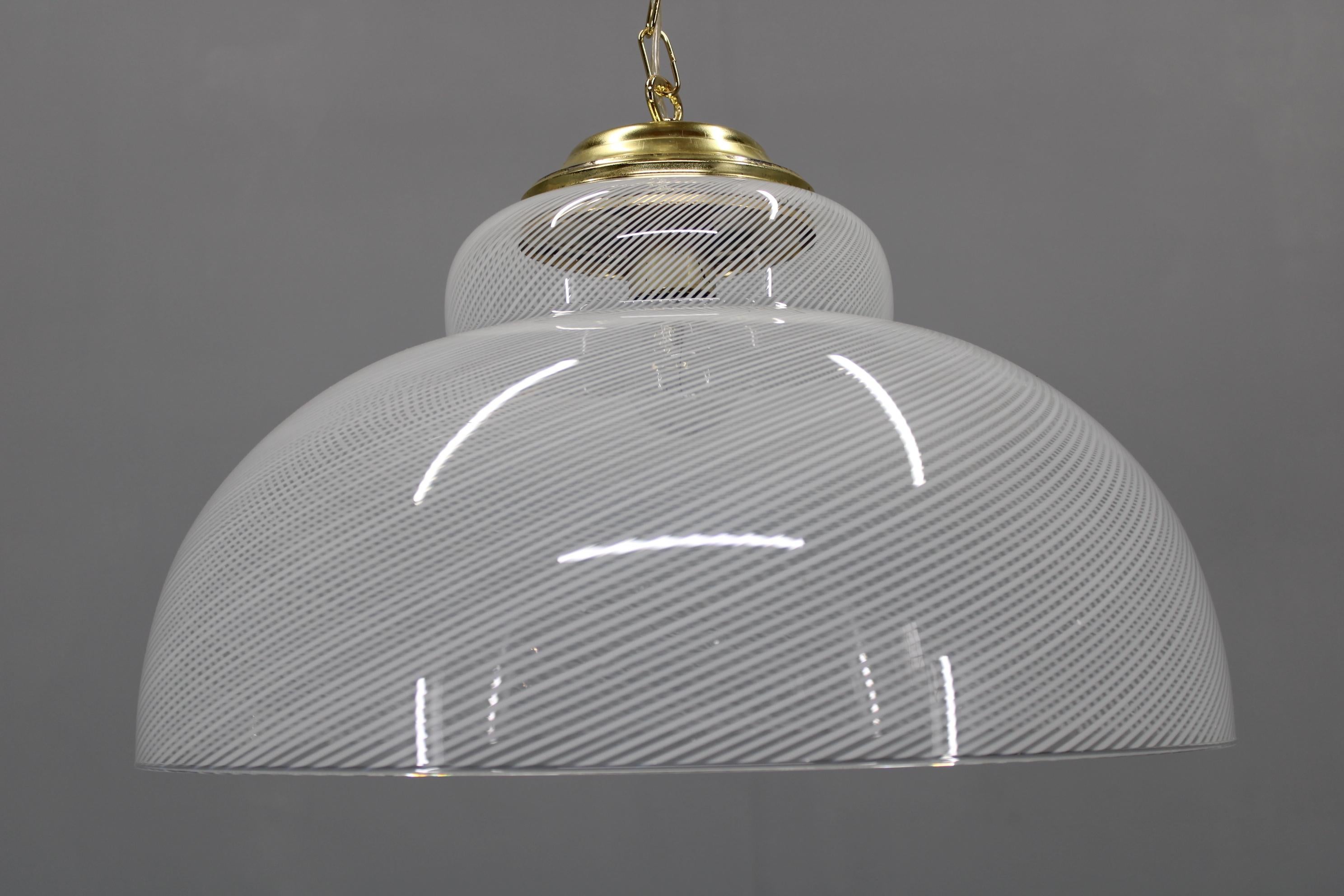 Mid-Century moderno Lampada a sospensione in vetro di Murano degli anni '70 in vendita