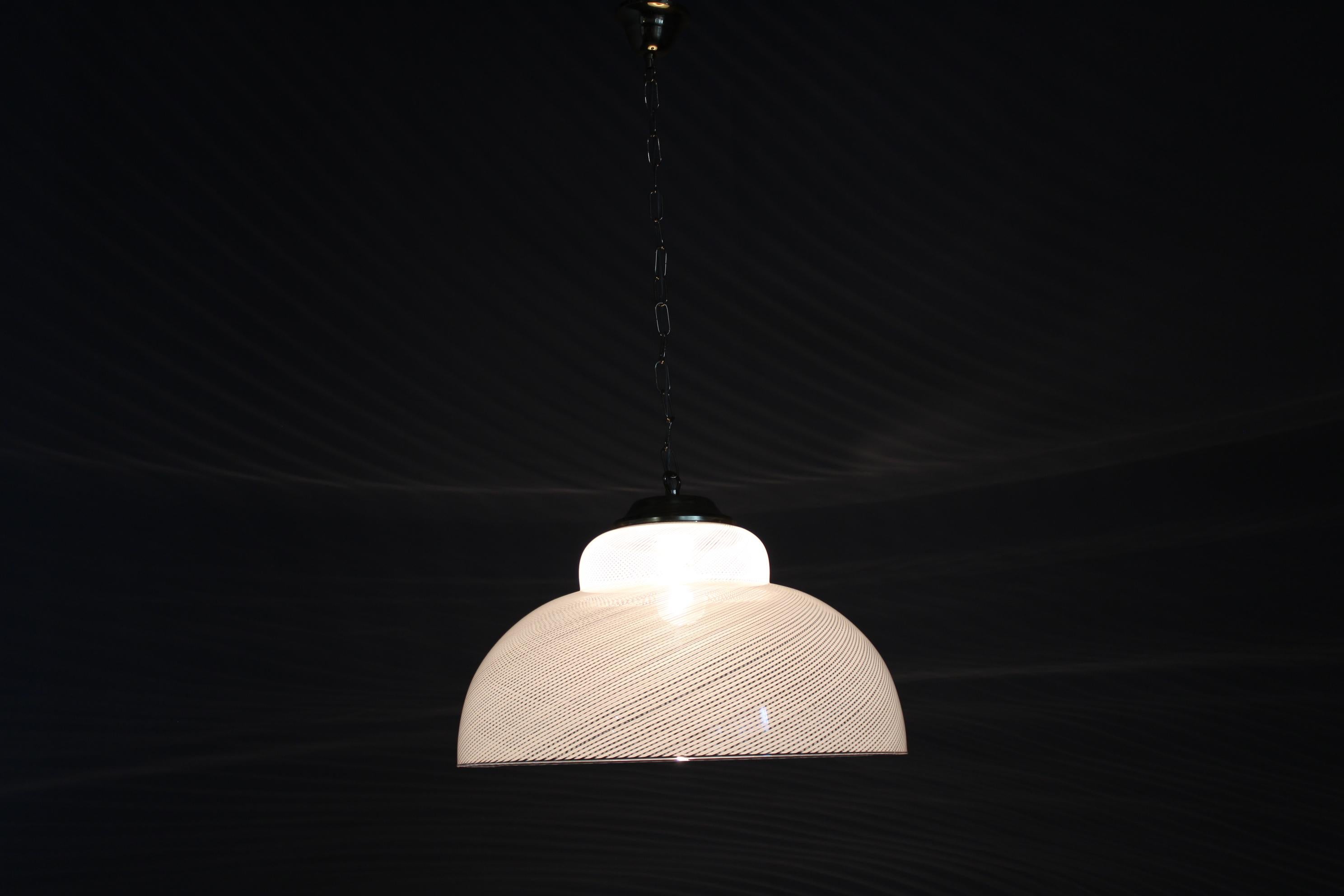 Lampada a sospensione in vetro di Murano degli anni '70 in vendita 2