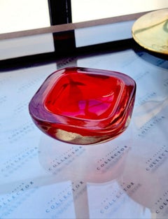 Rote quadratische Schale aus Muranoglas aus den 1970er Jahren