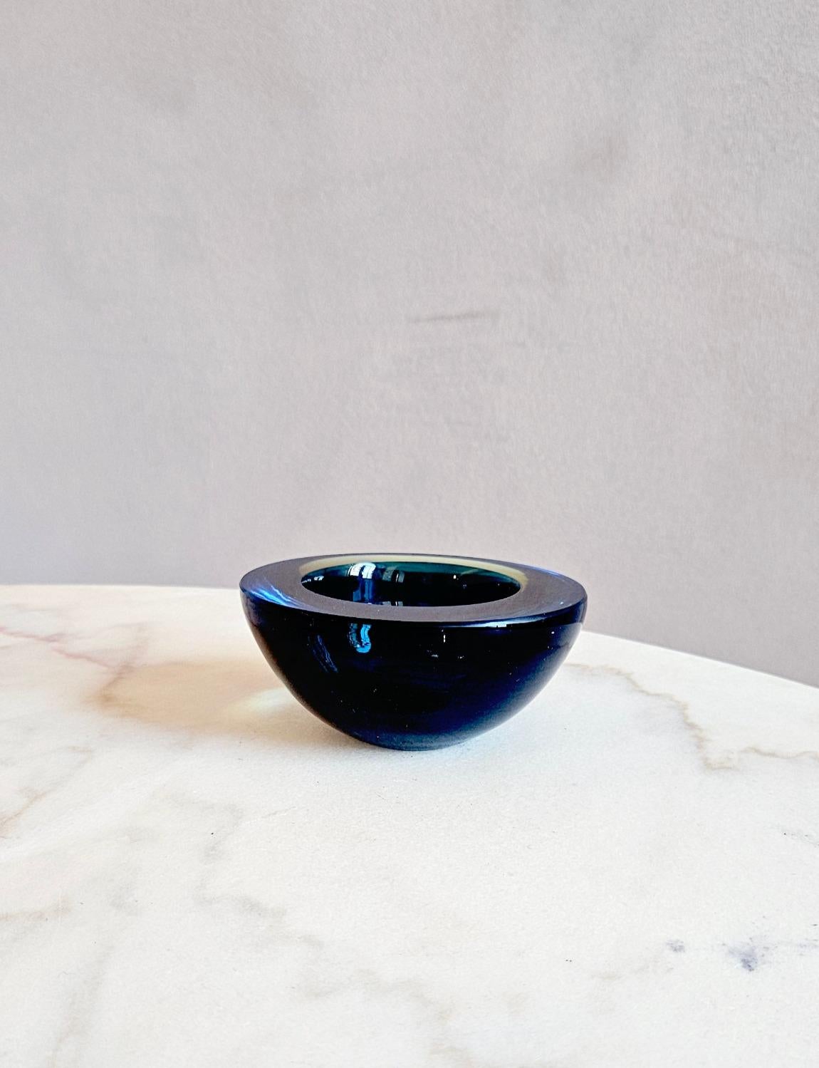 1970s Murano Glass Small Blue Bowl In Good Condition In Florence, Tuscany