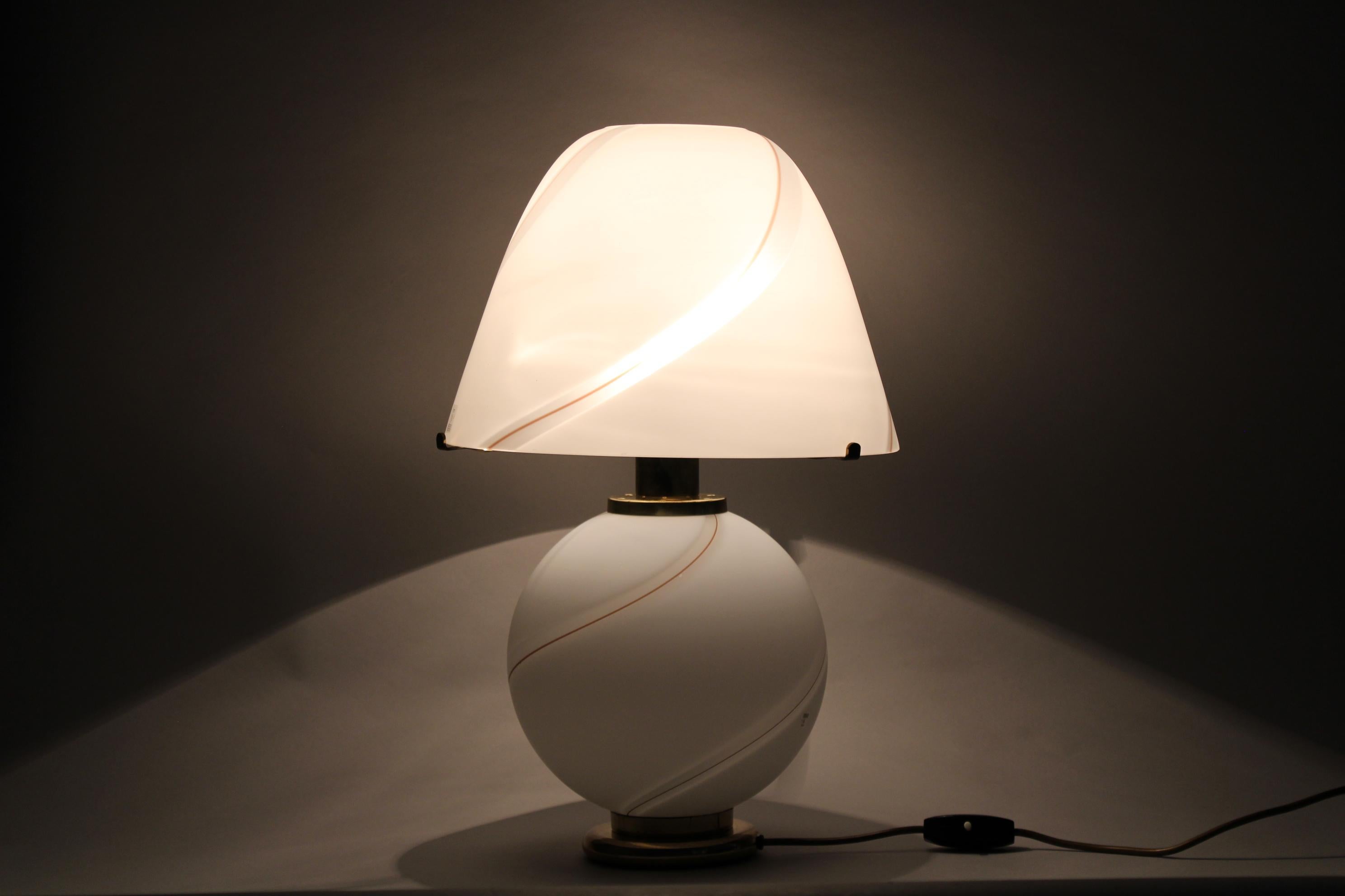 Lampada da tavolo in vetro di Murano degli anni '70, Italia in vendita 7