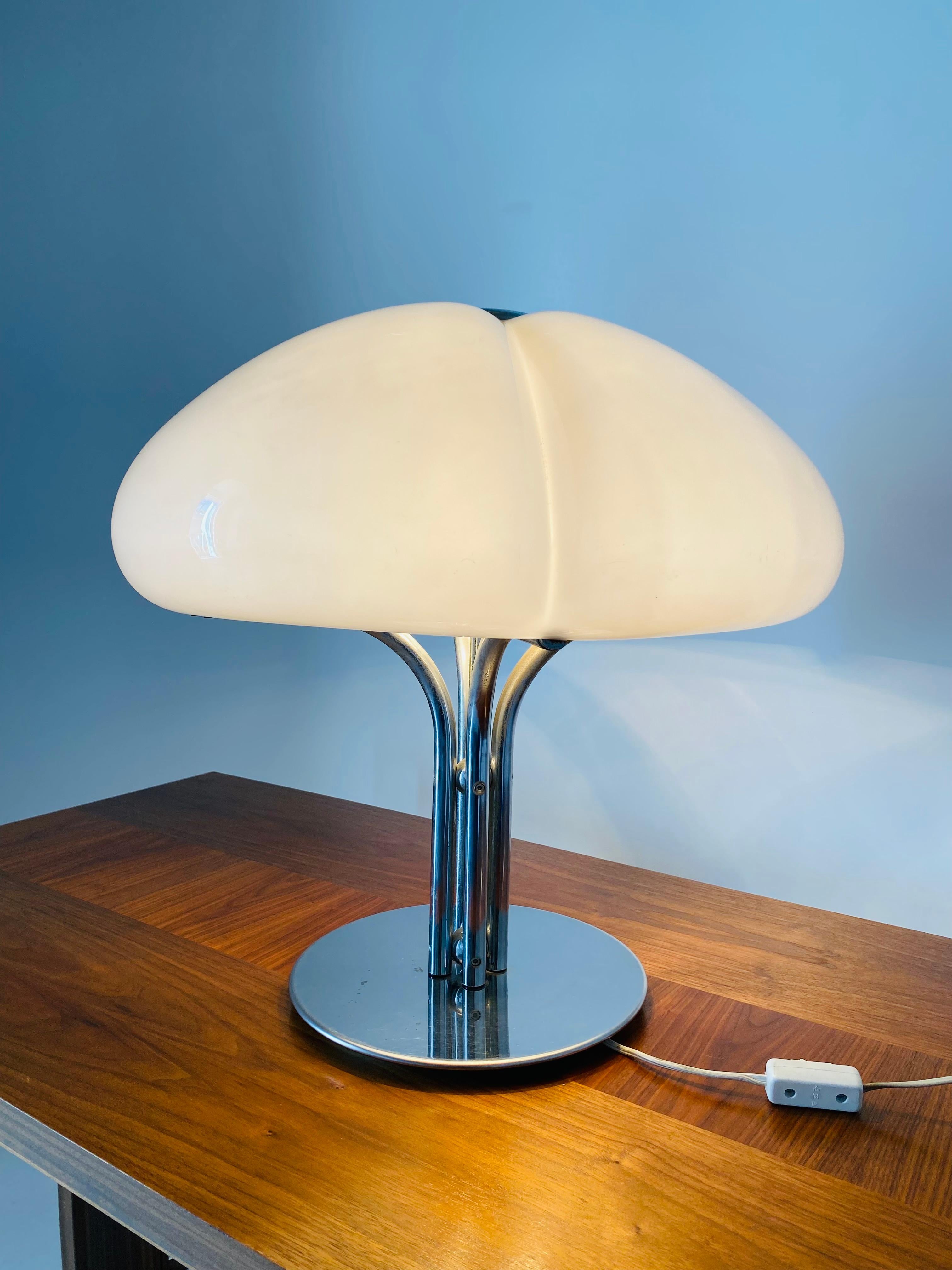 Vintage Table Lamp, Quadrifoglio model, Luigi Massoni for Guzzini, Italy 1970s.
A rare and beautiful mid century Italian design table Lamp 'Quadrifoglio' model, 
Designed by Luigi Massoni for the Harvey Guzzini company in the mid 1970s.
The item is