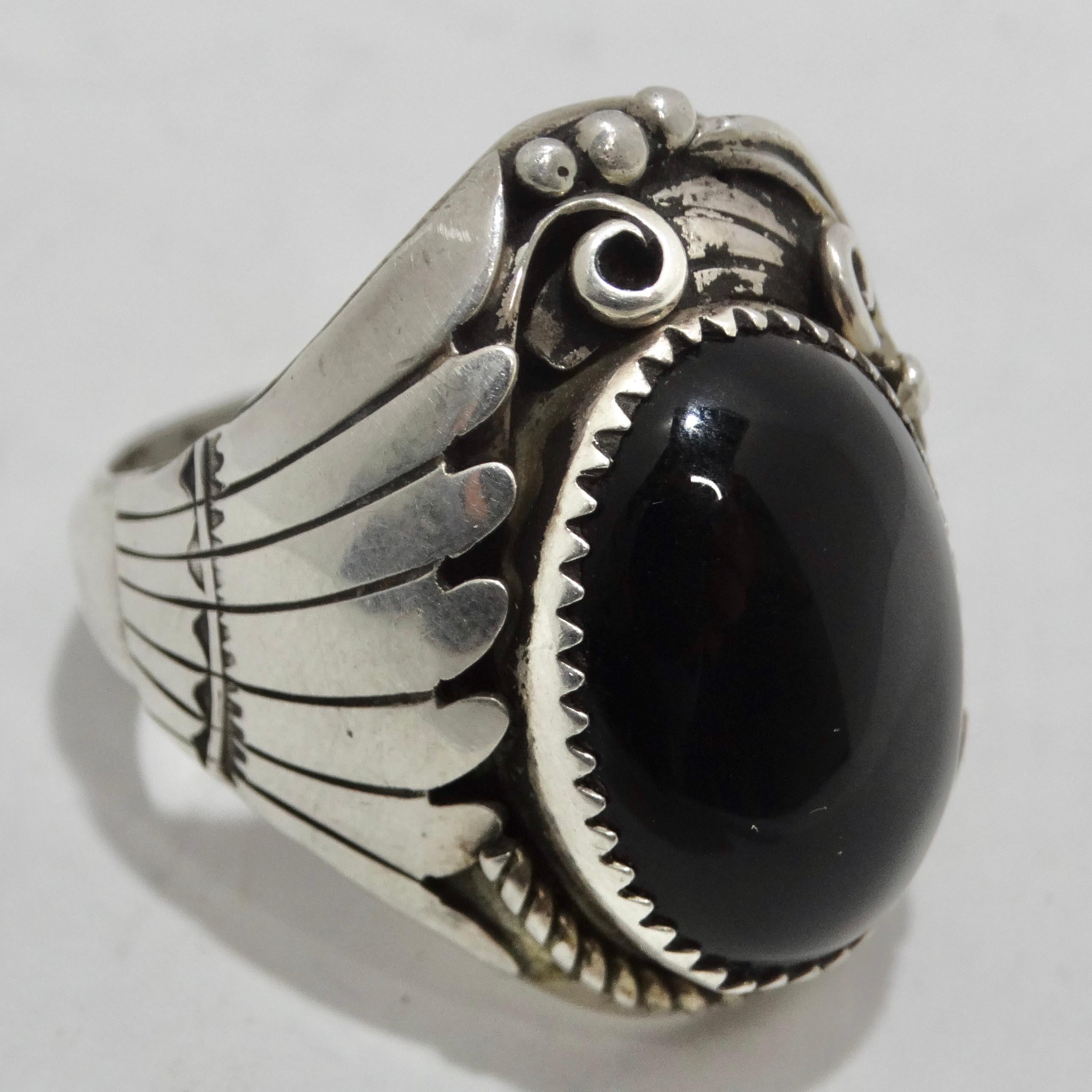 Taille ronde 1970 Native American Silver Onyx Ring (bague en argent et onyx) en vente