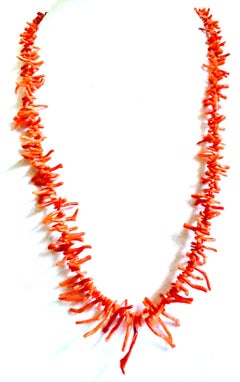 Collier en forme de branche d'araignée en corail naturel des années 1970