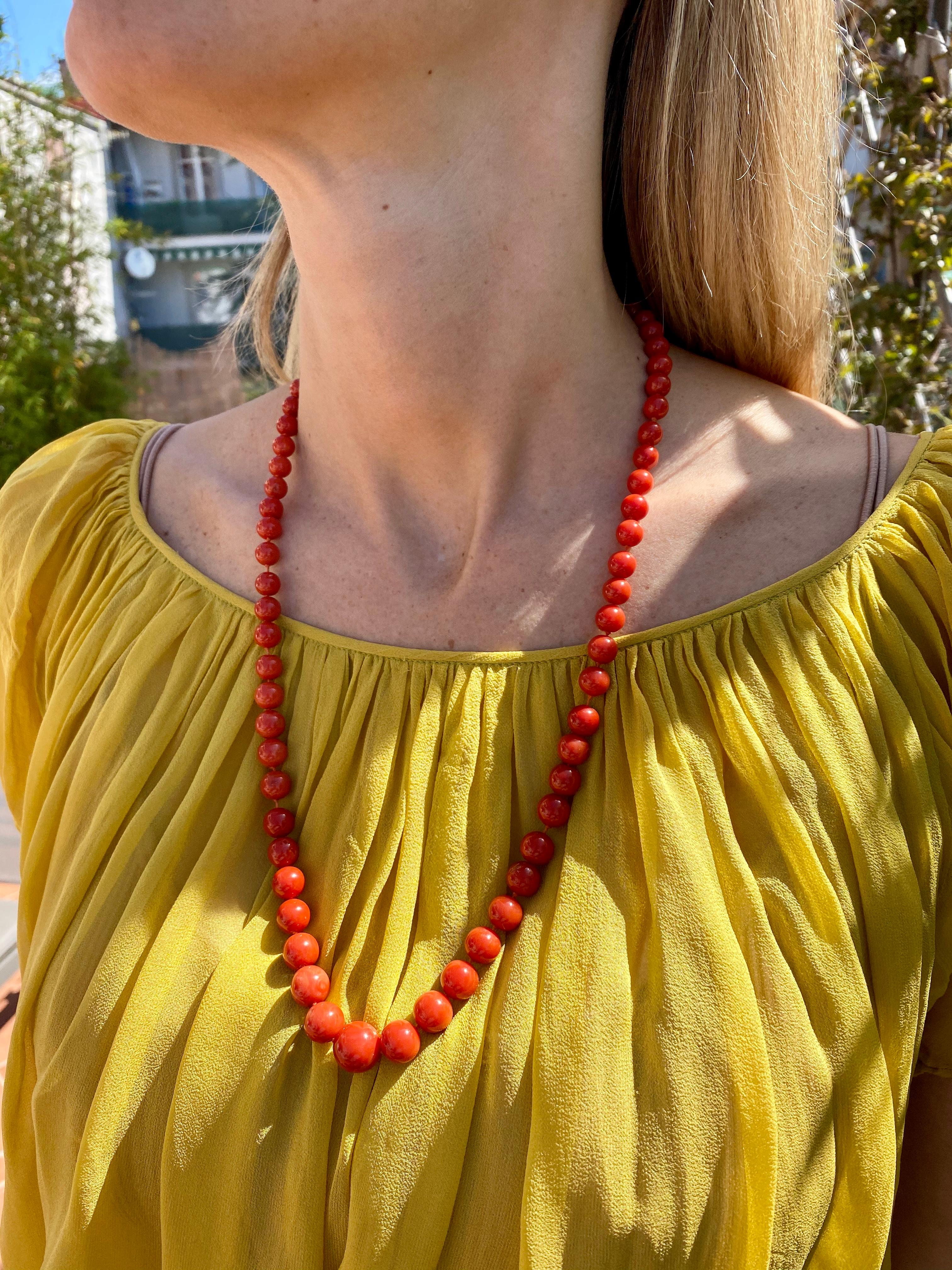 1970s Natural Mediterranean Coral Long Necklace For Sale 5
