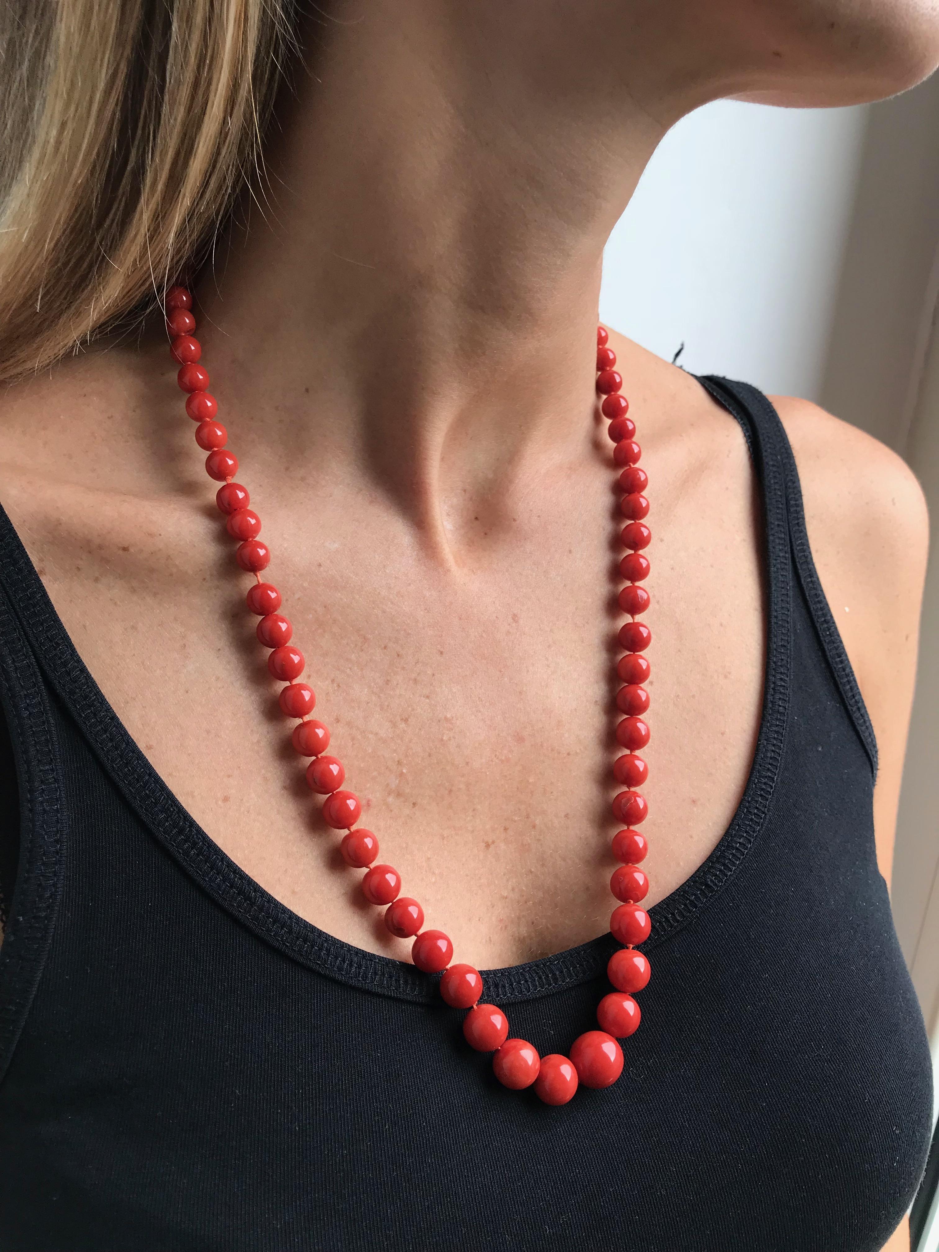 1970s Natural Mediterranean Coral Long Necklace For Sale 3