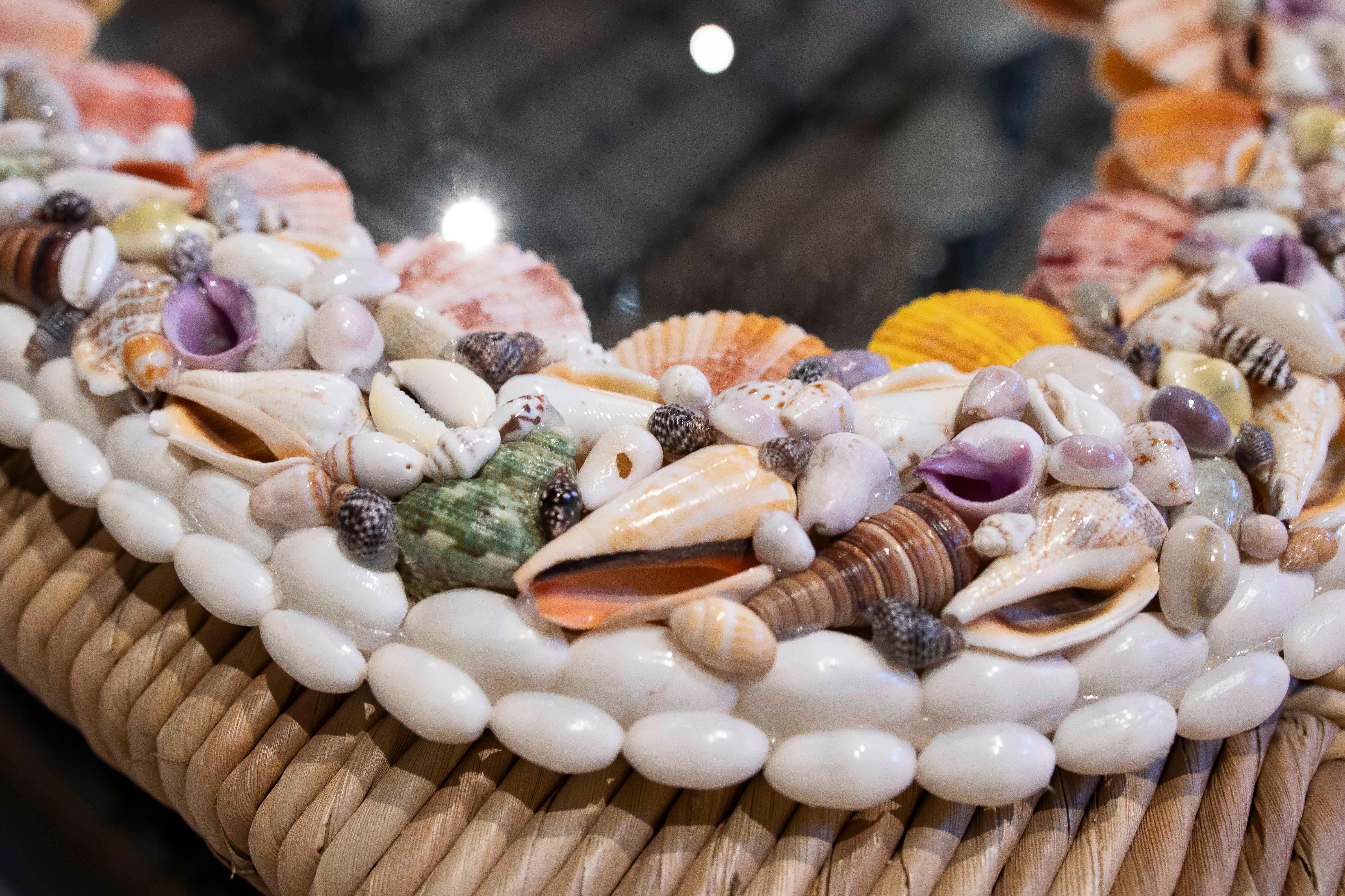 1970 Nature Seashells Oval Wall Mirror (miroir mural ovale) en vente 5
