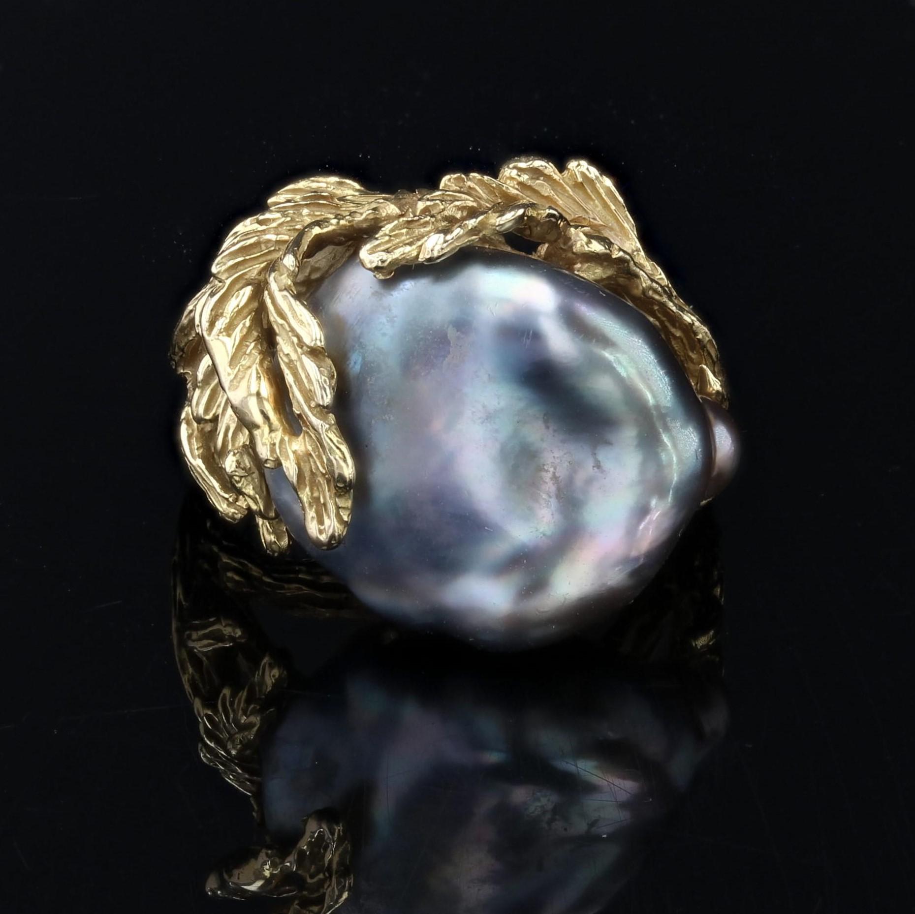 Retro 1970s Naturalist Grey Baroque Pearl 18 Karat Yellow Gold Ring