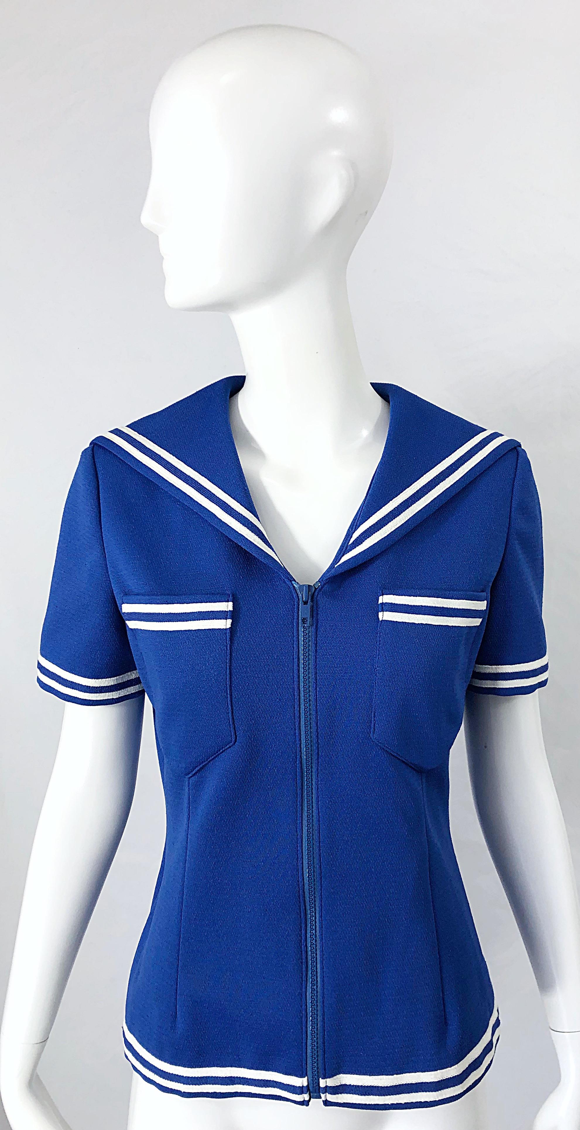 Chic 1970s blue and white knit nautical shirt! Features a soft knit that has some stretch. Full zipper up the front. Pockets at each breast. Would look fantastic with white trousers or short. In great condition
Made in USA
Approximately Size
