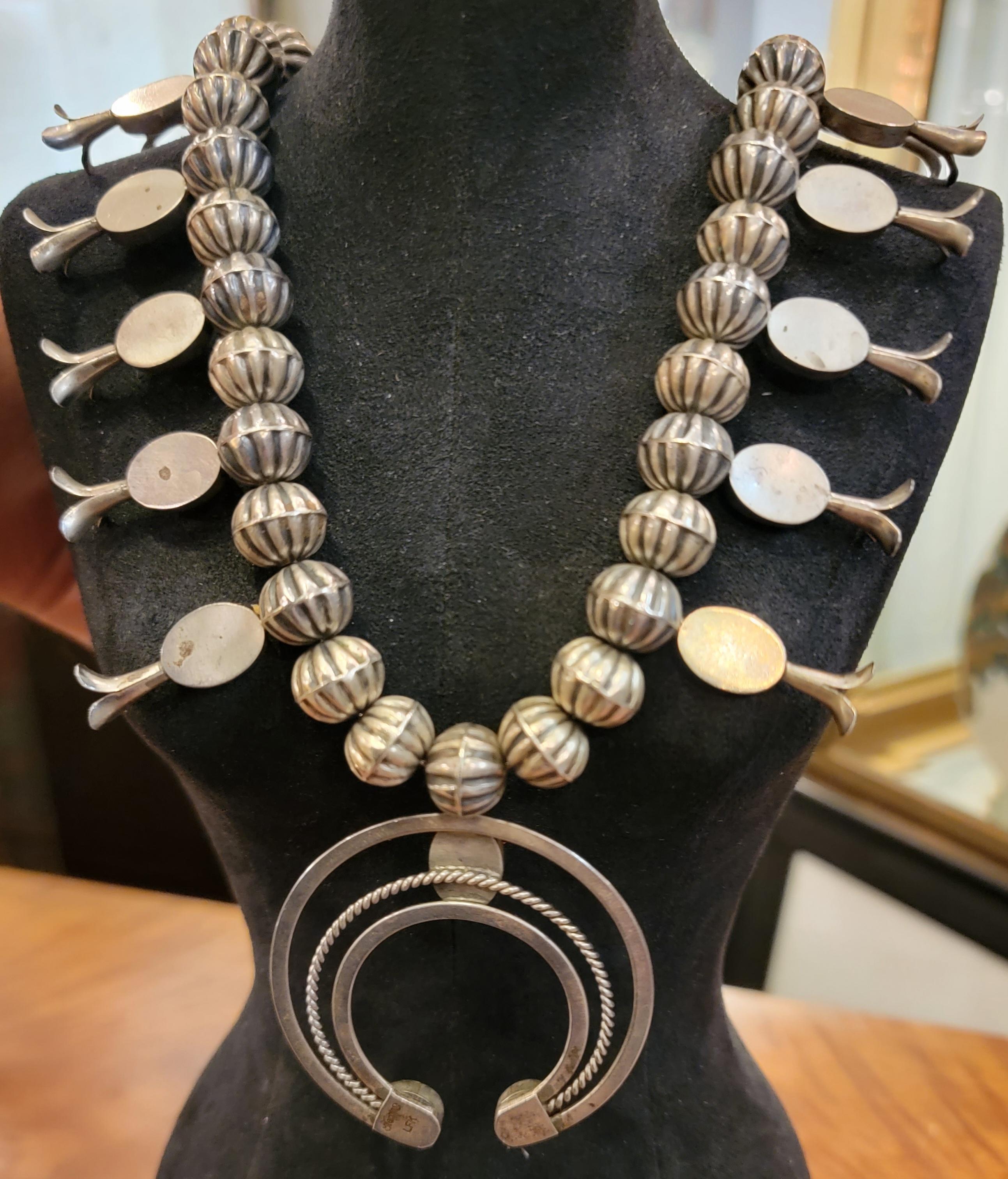 1970er Jahre Navajo Schattenbox Bisby Turquuoise Koralle Halskette Mediterranea Koralle Halskette im Zustand „Gut“ im Angebot in Pasadena, CA