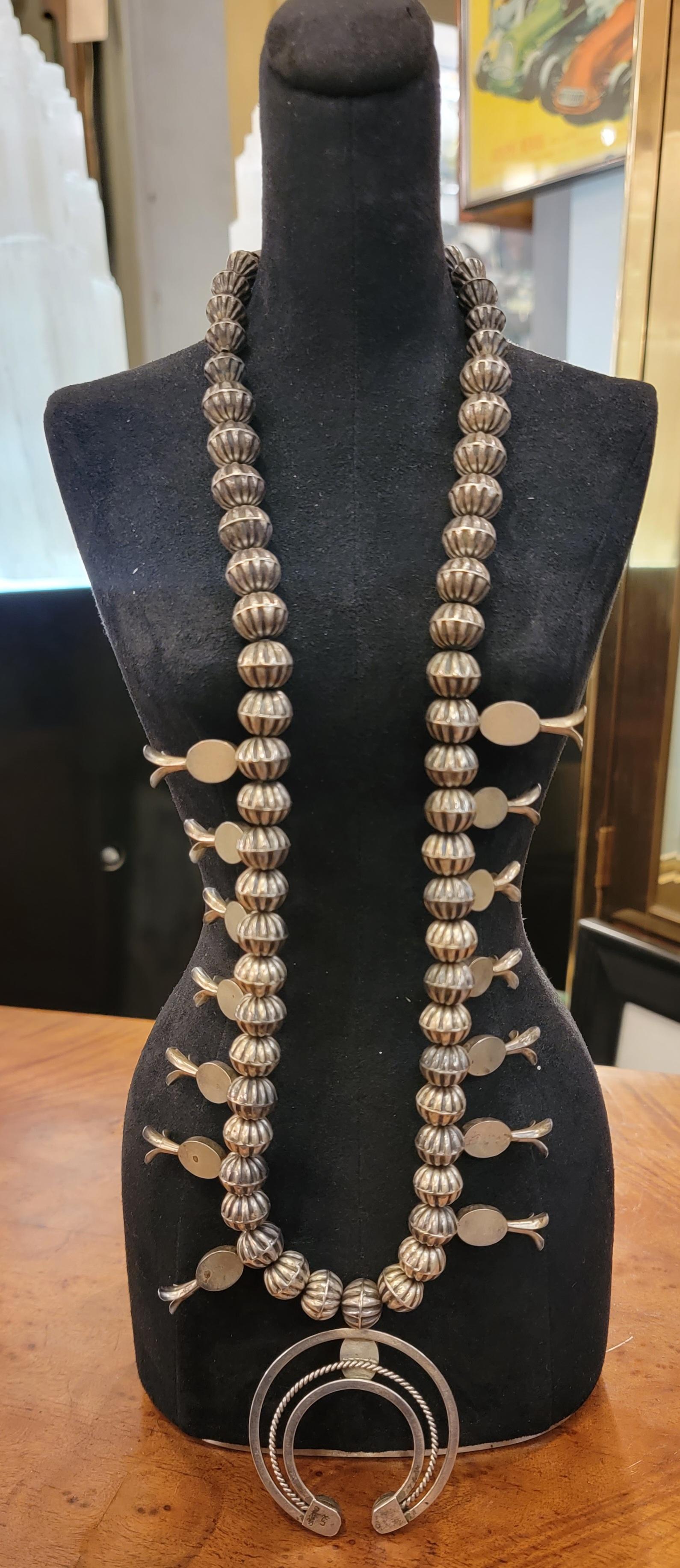 1970er Jahre Navajo Schattenbox Bisby Turquuoise Koralle Halskette Mediterranea Koralle Halskette für Damen oder Herren im Angebot