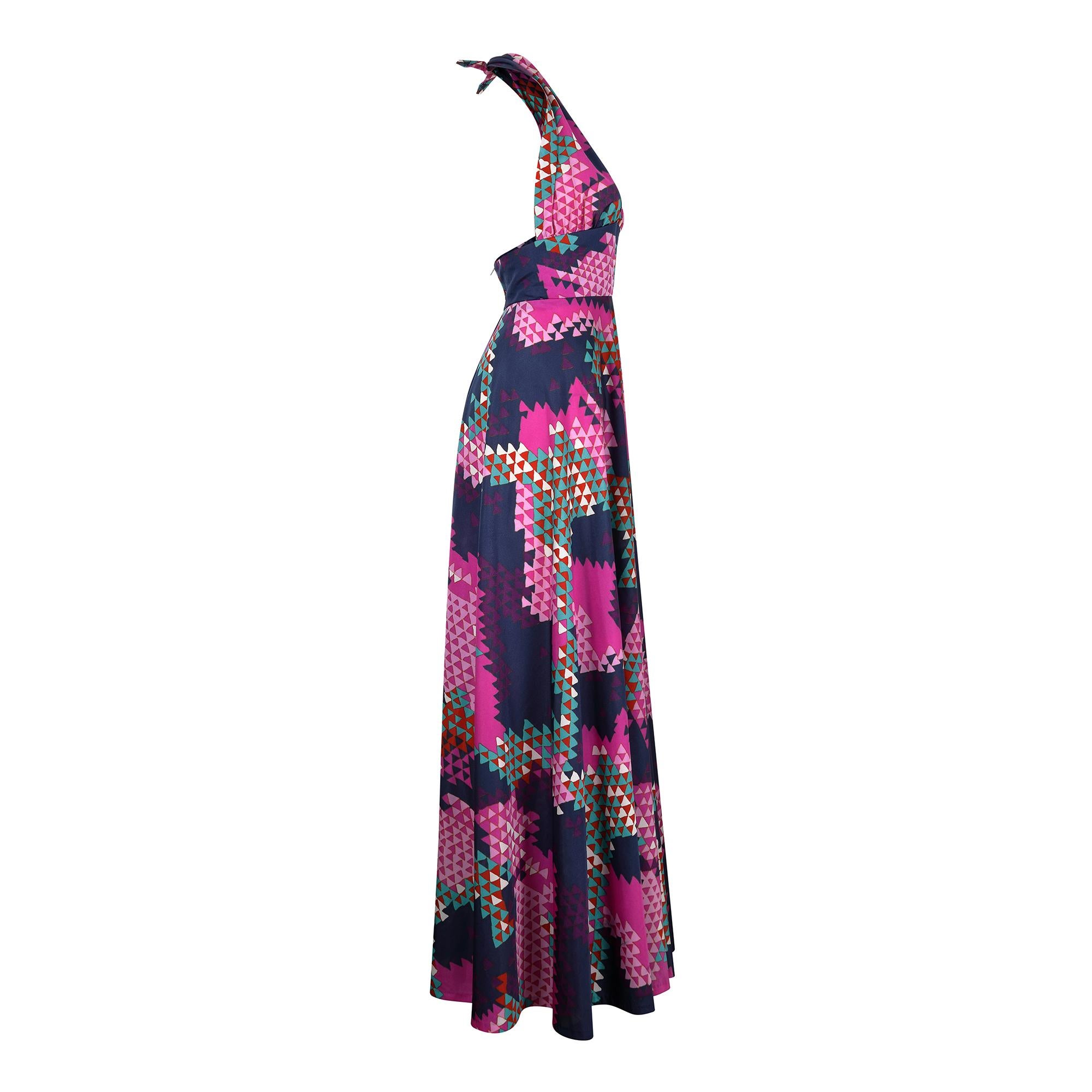 1970s Navy and Pink Geometric Print Halterneck Dress In Excellent Condition In London, GB